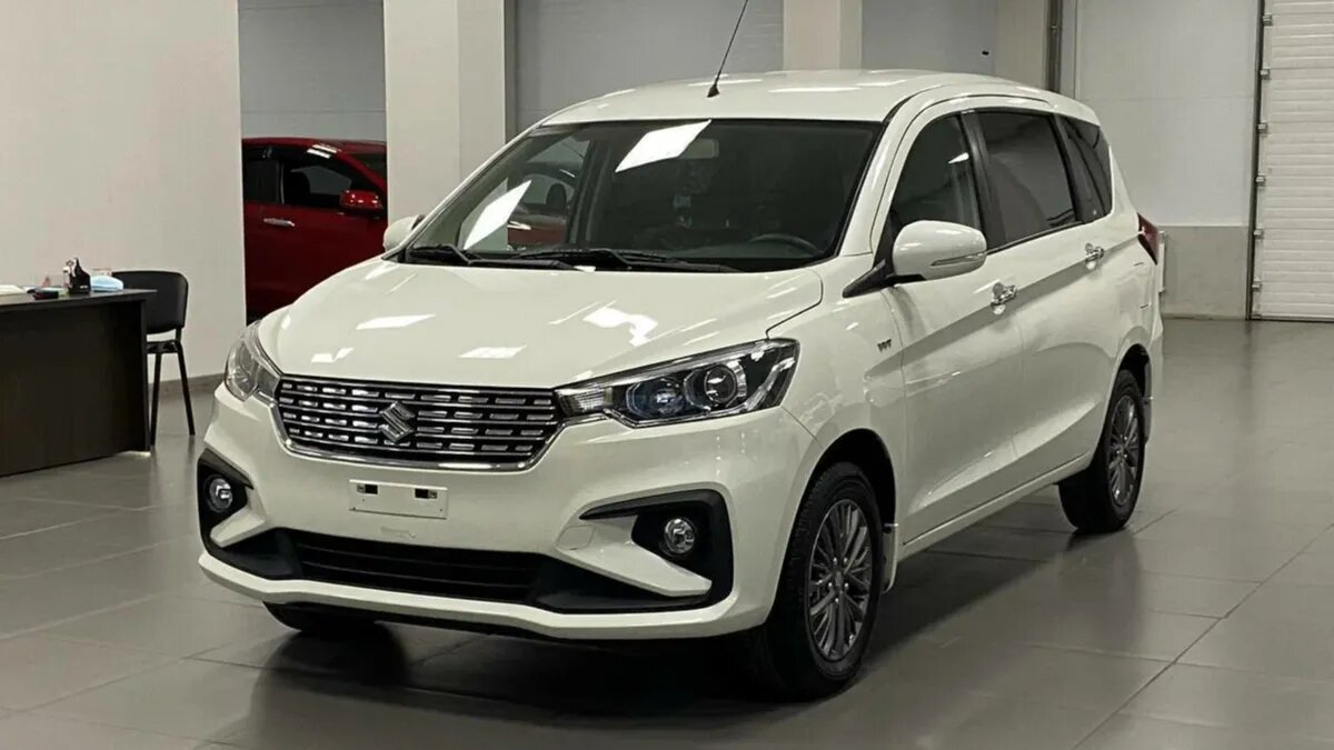 В России появились недорогие минивэны Suzuki Ertiga
