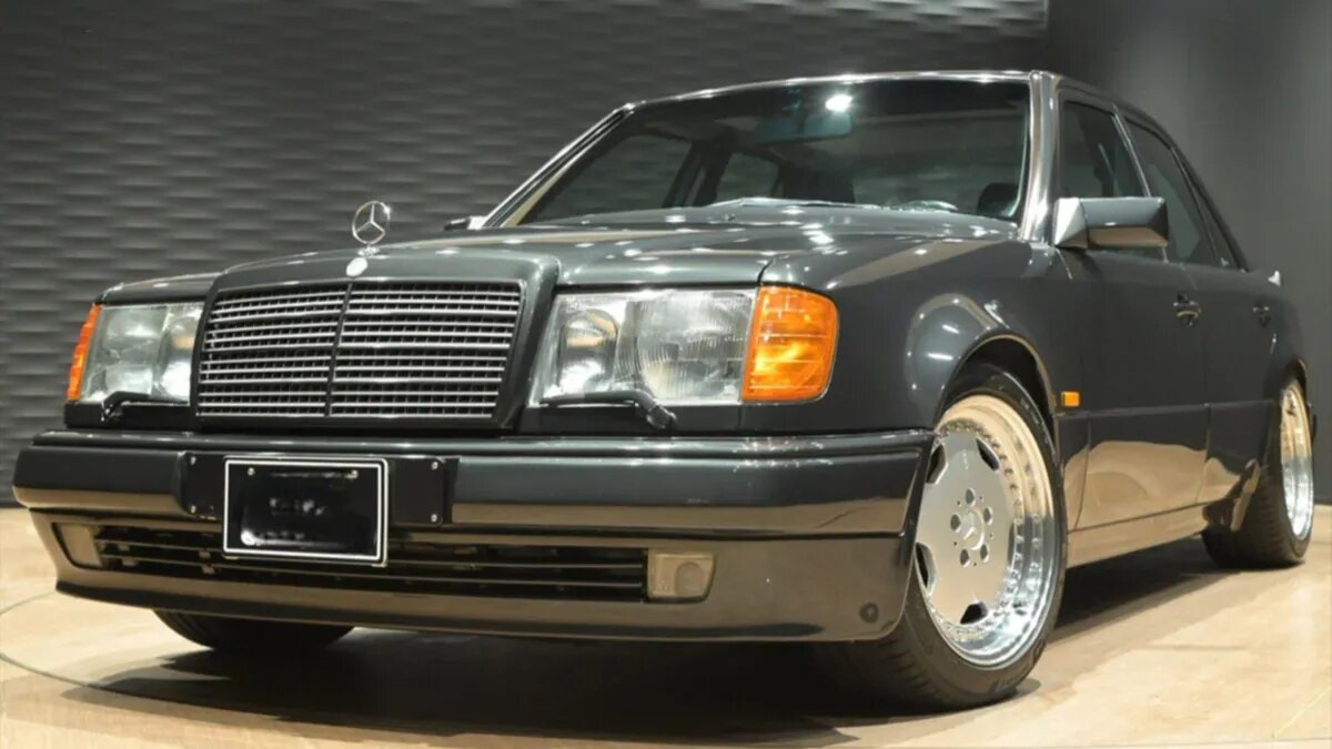На Авто.ру продают один из 45 выпущенных 30 лет назад Mercedes-Benz E 60 AMG