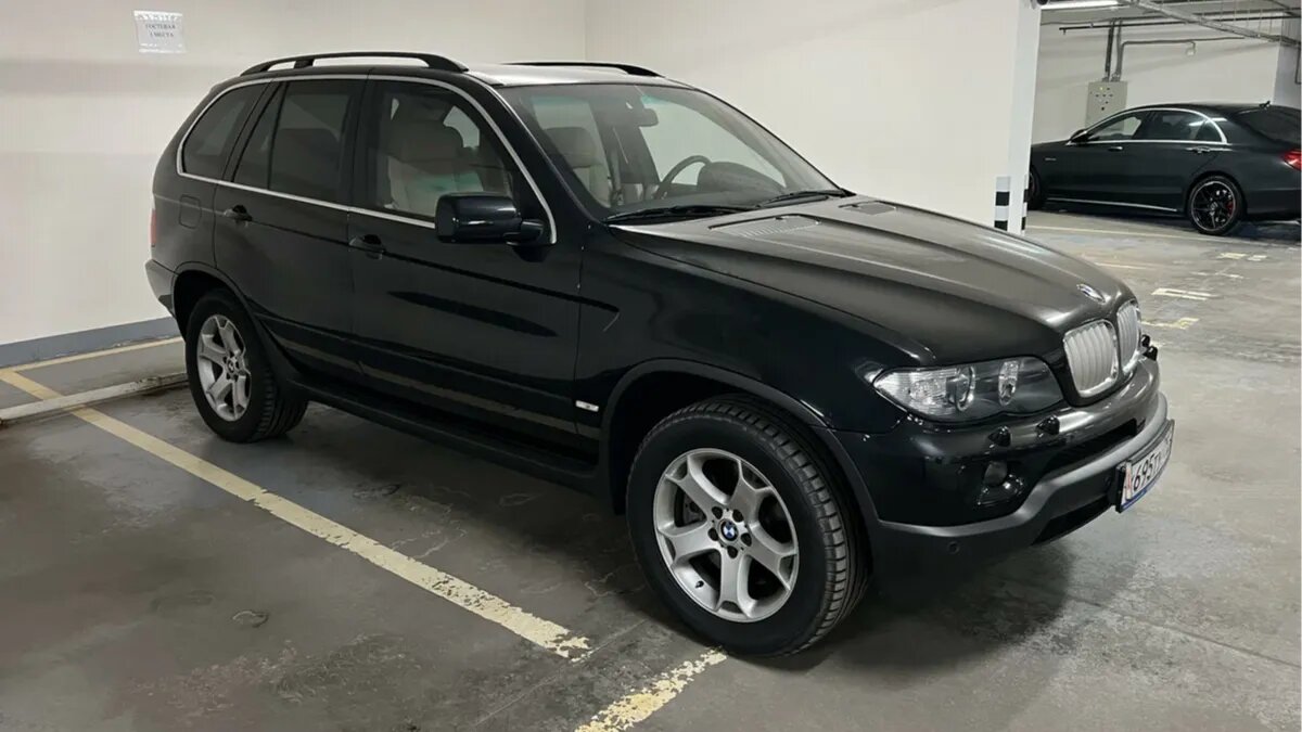 Бронированный BMW X5 из 2000-х с пробегом 8754 км продают на Авто.ру