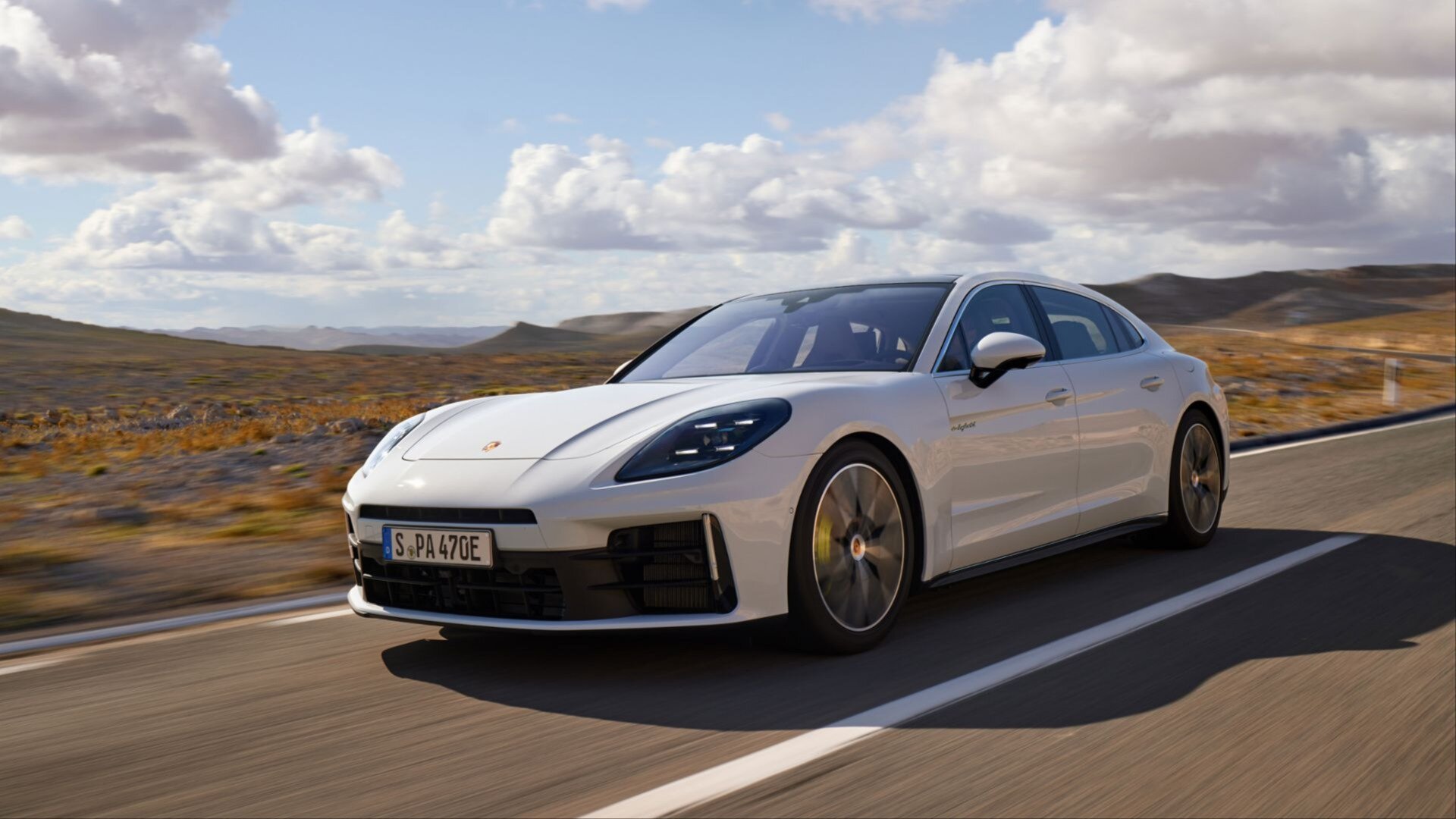 Новому лифтбеку Porsche Panamera добавили два гибрида