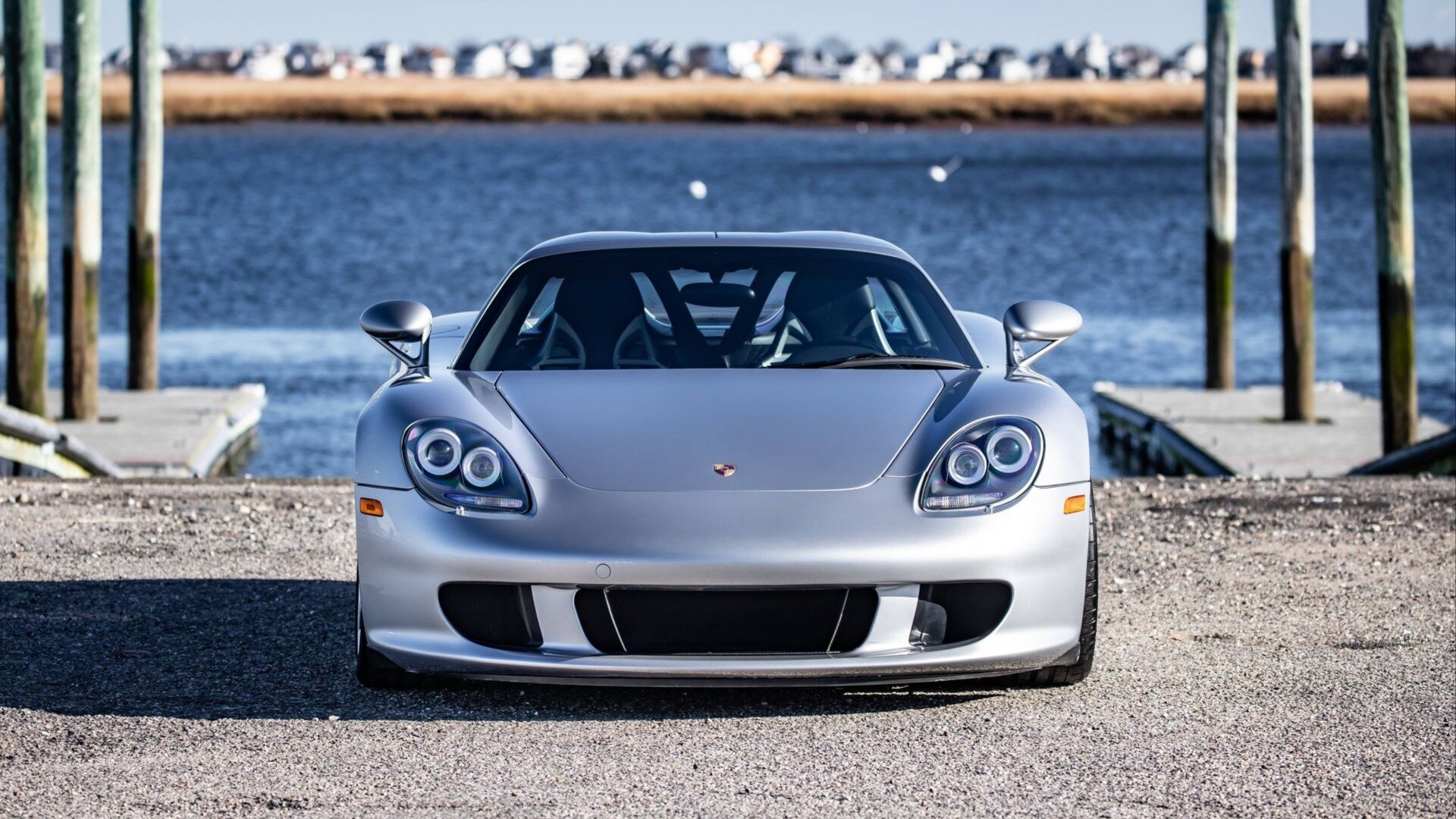 На продажу выставили Porsche Carrera GT с большим пробегом. За него хотят больше миллиона долларов