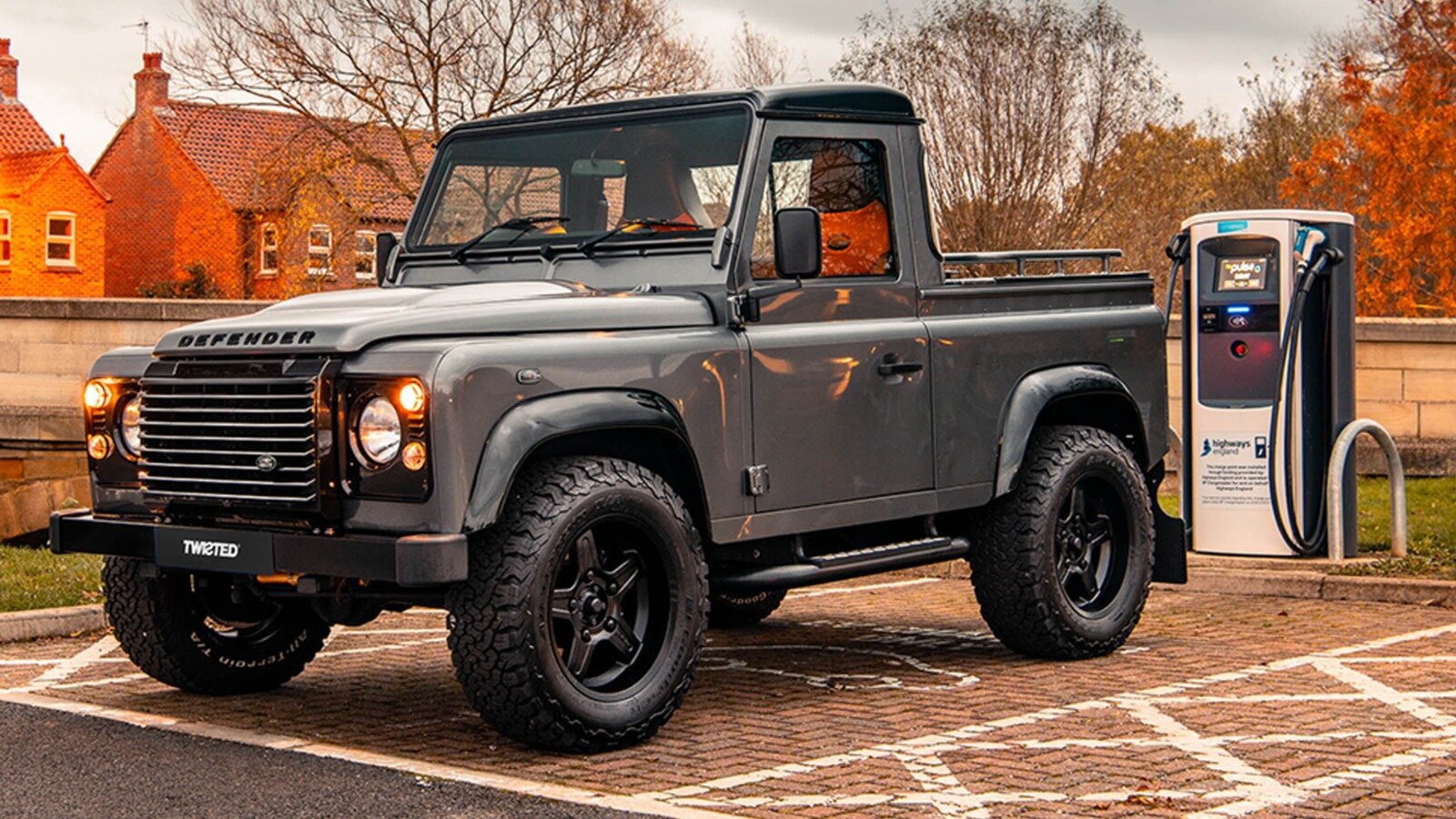 Классический Defender перевели на электротягу, сохранив ему понижающую передачу