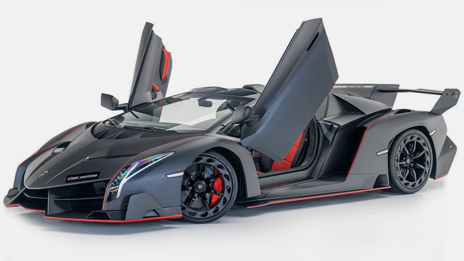 На продажу выставлен единственный в мире Lamborghini Veneno Roadster из матового карбона
