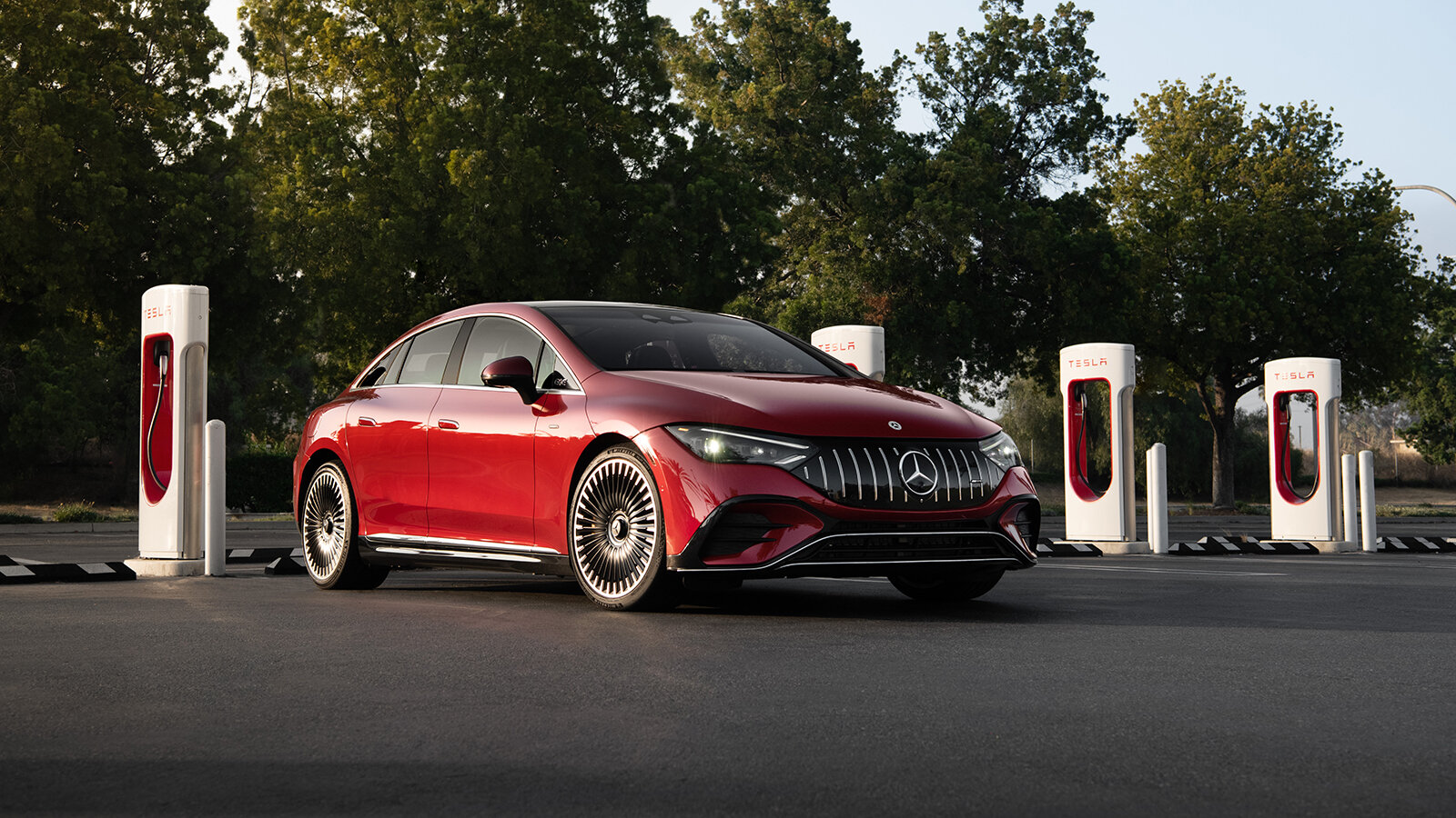 Mercedes-Benz первым среди немецких автопроизводителей согласился принять зарядный стандарт Tesla