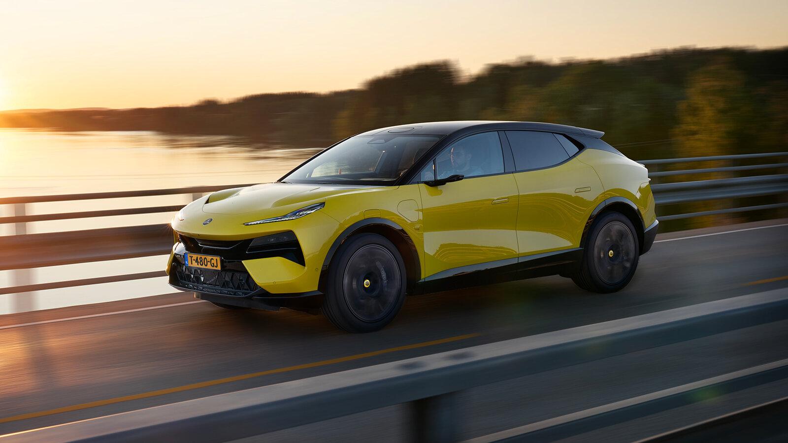 Lotus установил рекорд, многократно увеличив продажи благодаря электрокроссоверу Eletre