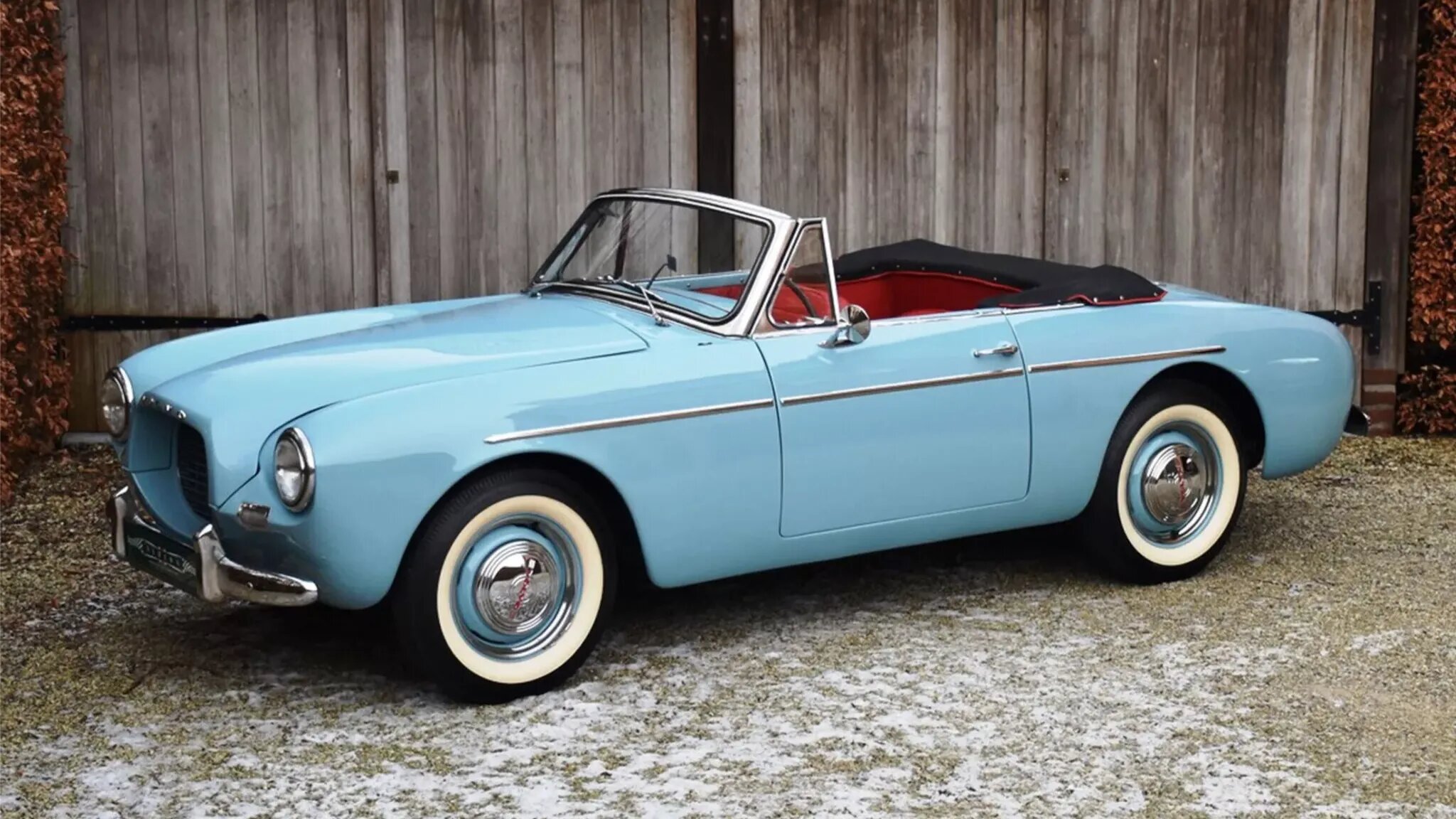 На продажу выставили редкий старый Volvo, который похож на Corvette