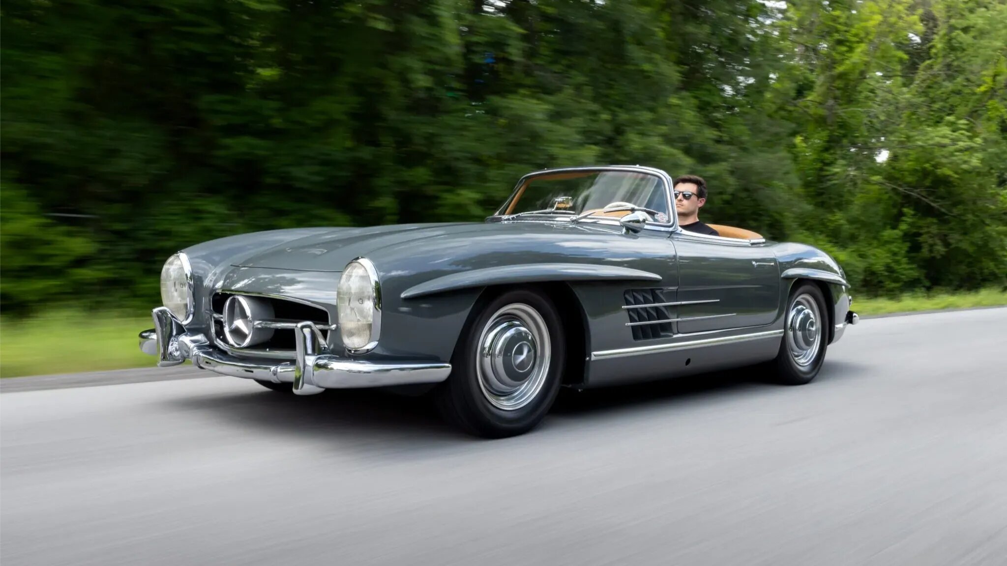 За редкий родстер Mercedes-Benz 300 SL на аукционе предложили 850 тысяч долларов