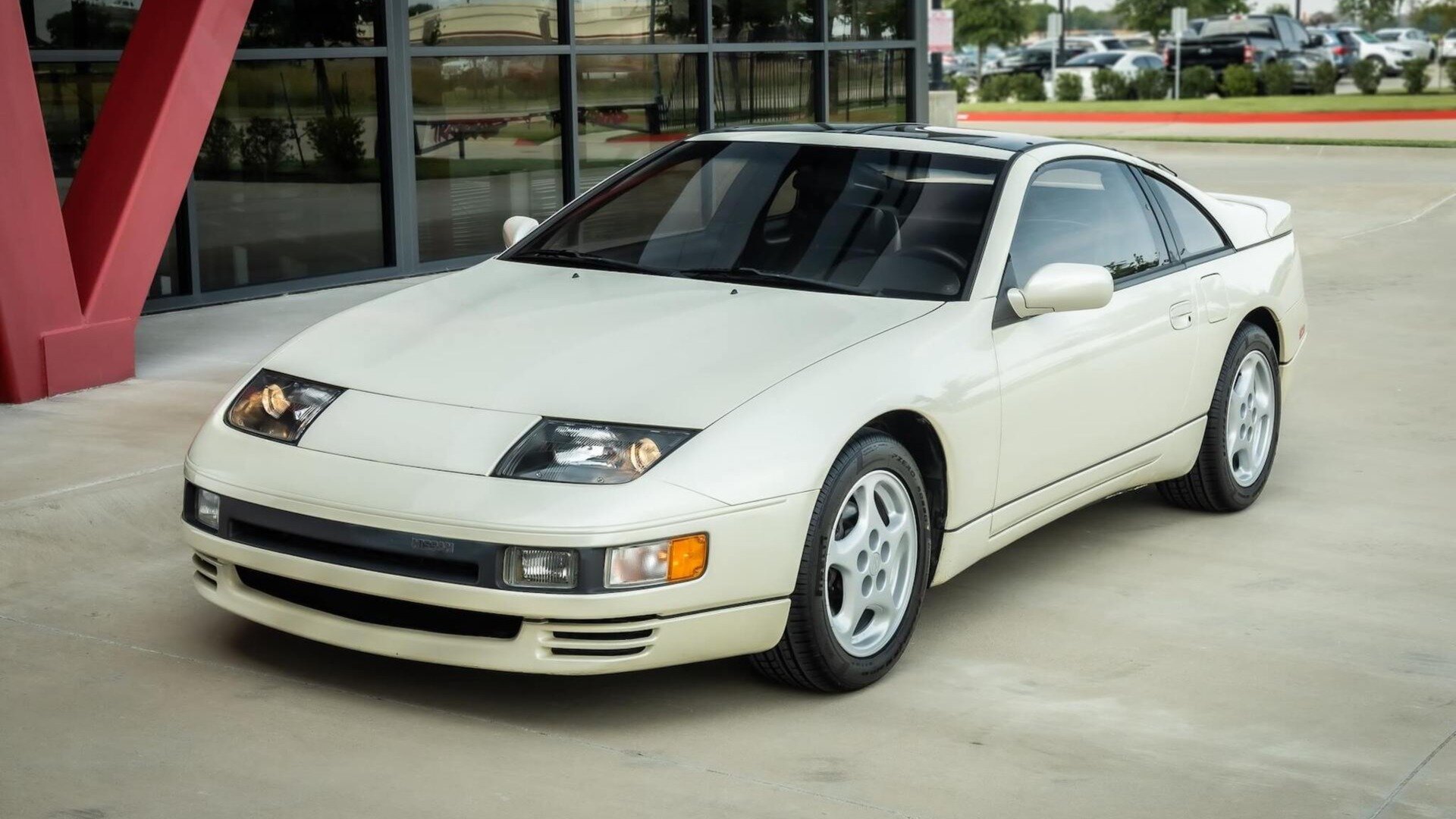 На торги выставлен почти новый спорткар Nissan 300ZX из 90-х. За него дают всего 22,5 тысячи долларов