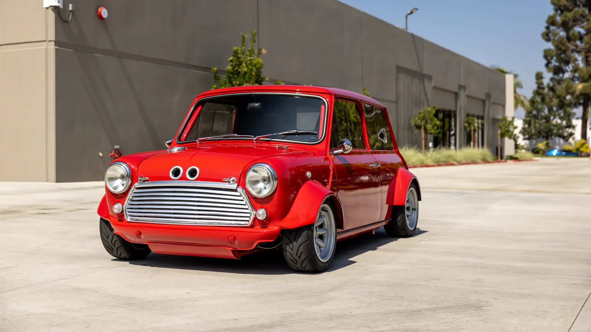 34-летний Mini с двумя моторами от Yamaha снова продаётся