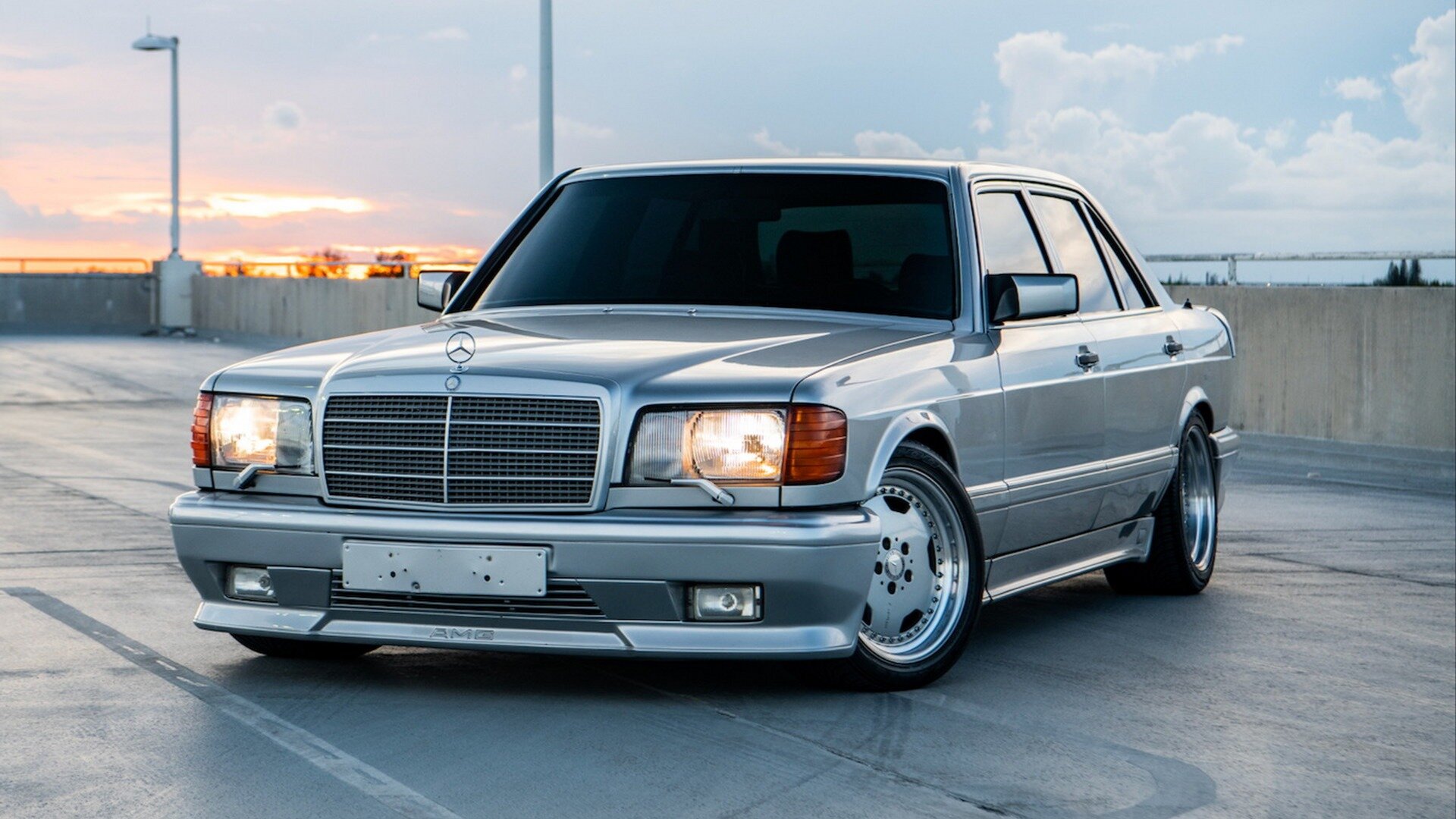 31-летний Mercedes-Benz S-класса от AMG не захотели продать на аукционе. За него давали 140 тысяч долларов