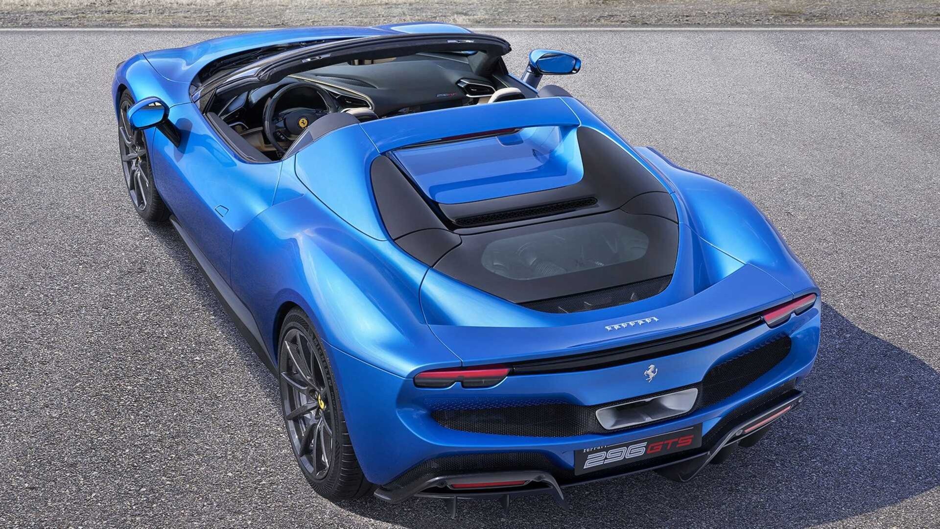 У Ferrari появился 830-сильный гибридный спайдер со складным жёстким верхом