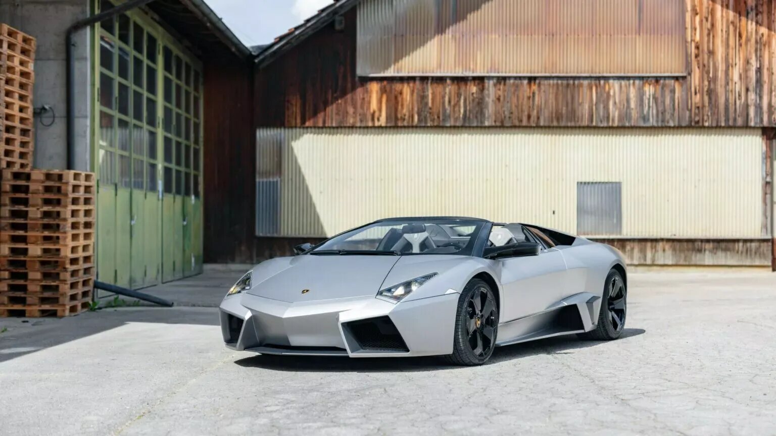 Один из 15 существующих родстеров Lamborghini Reventon уйдёт с молотка