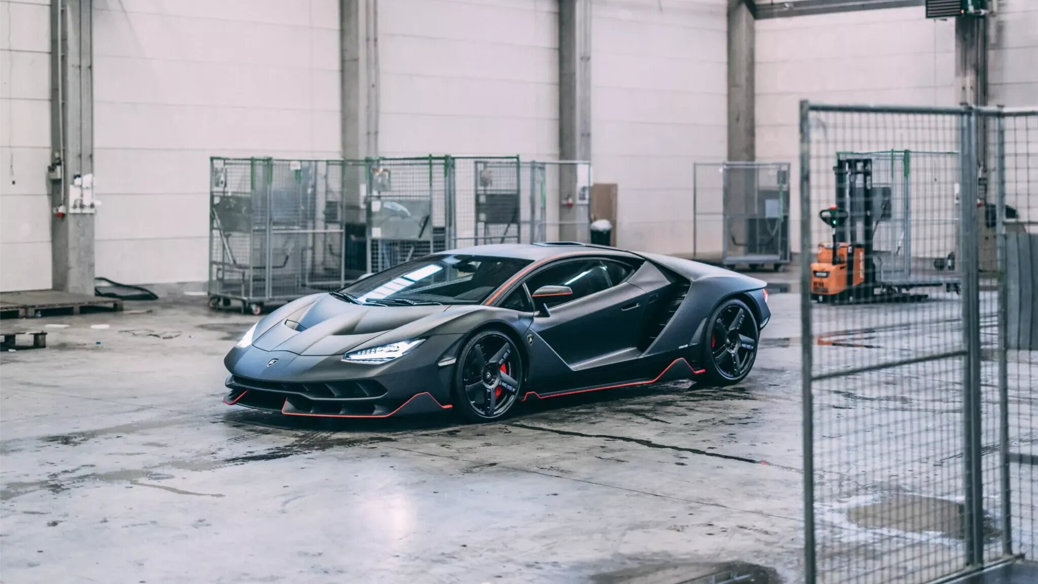 На торги выставят очень редкий суперкар Lamborghini почти без пробега