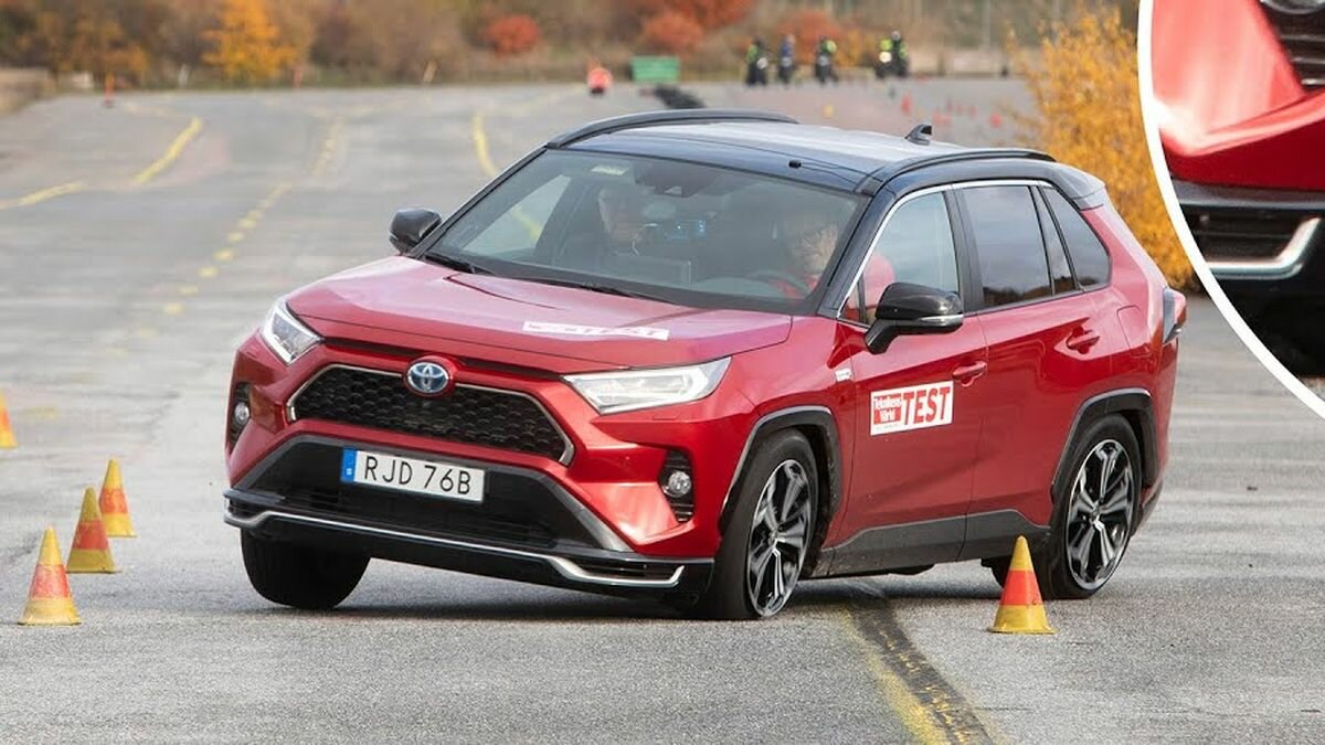 Кроссовер Toyota RAV4 снова провалил «лосиный тест». Видео