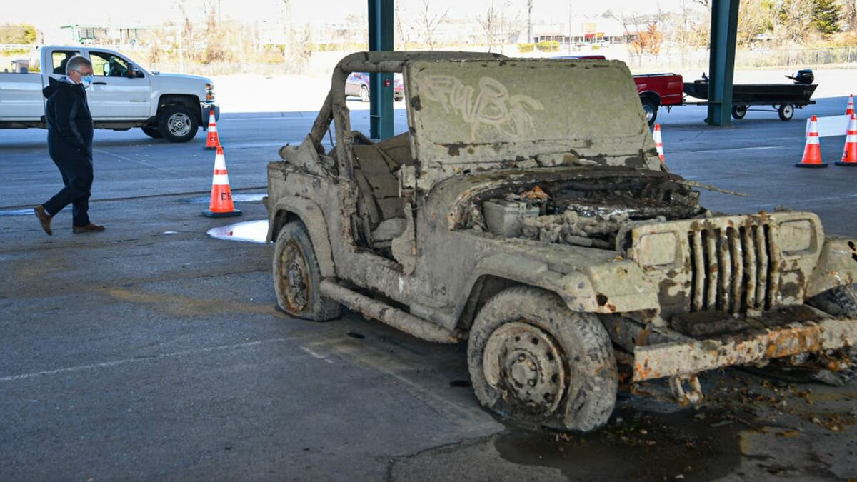Более 40 автомобилей-«утопленников» достали из реки в США