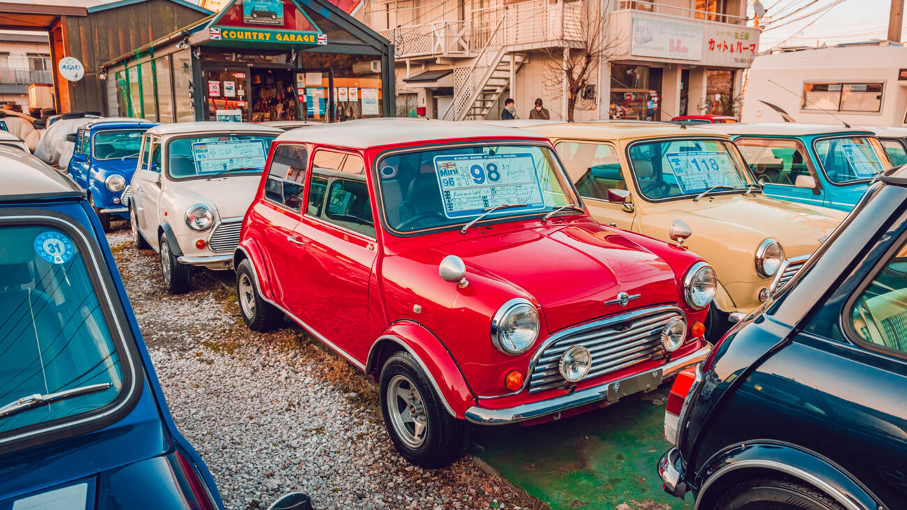 Невероятная парковка, забитая классическими MINI: фотопост