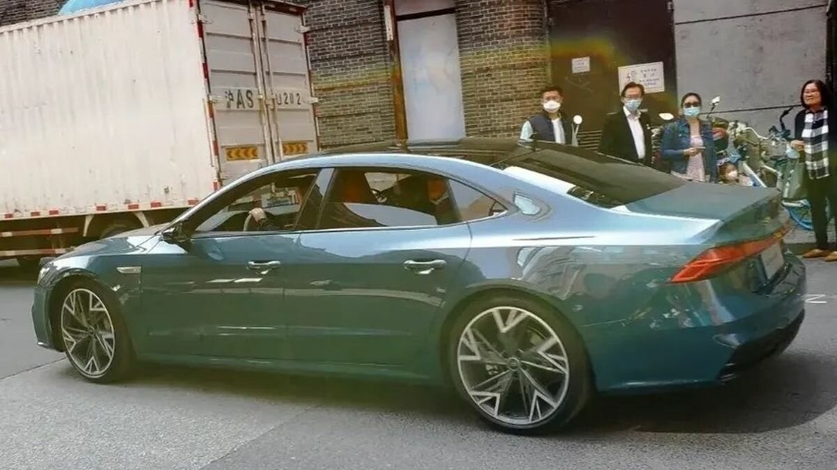 Рассекречена удлинённая Audi A7 для Китая: это седан