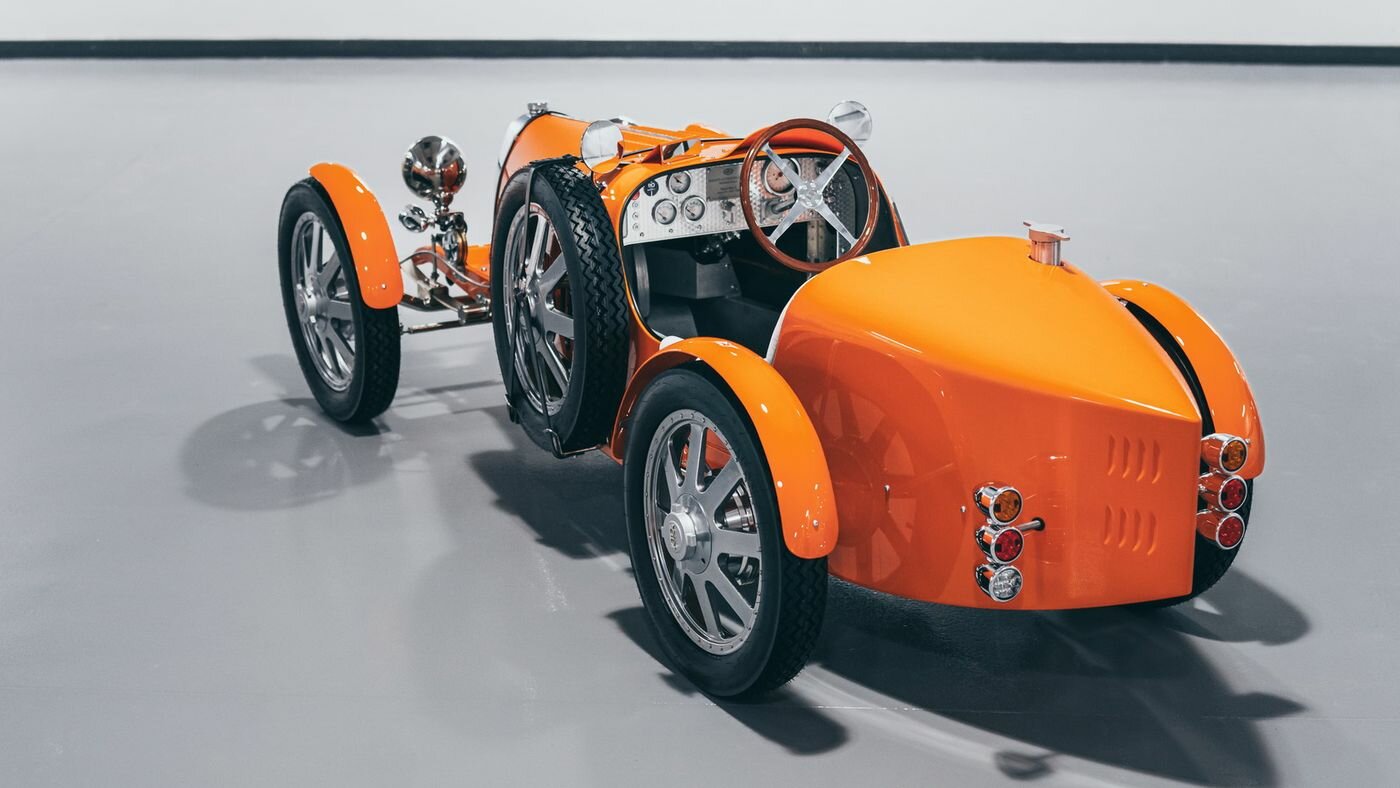 VIP-пассажиров аэропорта Дубая будут возить на детском Bugatti за 71 тысячу евро