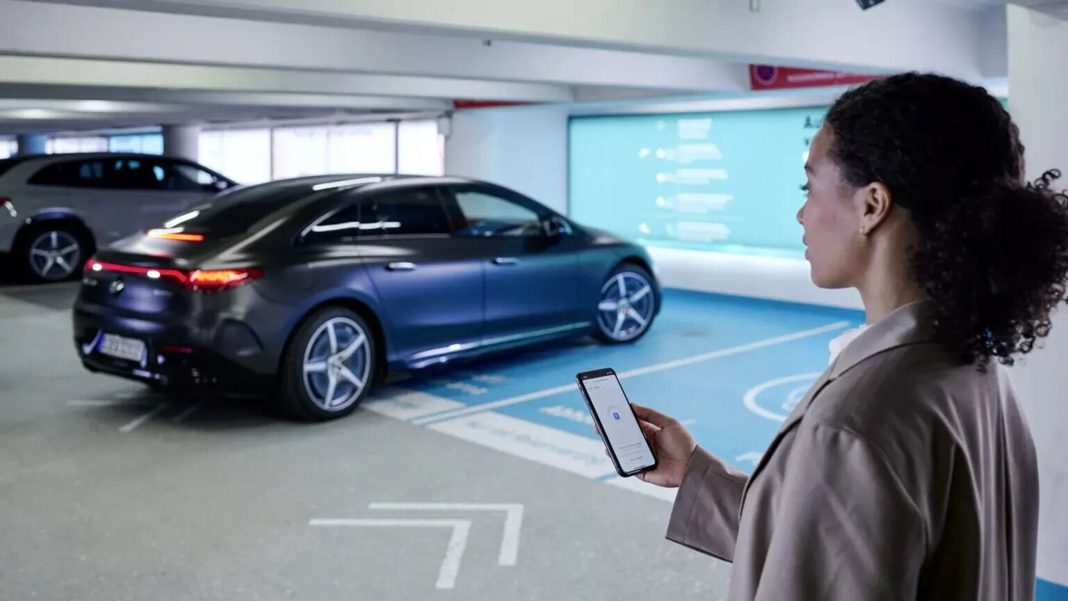 Mercedes-Benz E-класса и EQE получат систему полностью автономной парковки