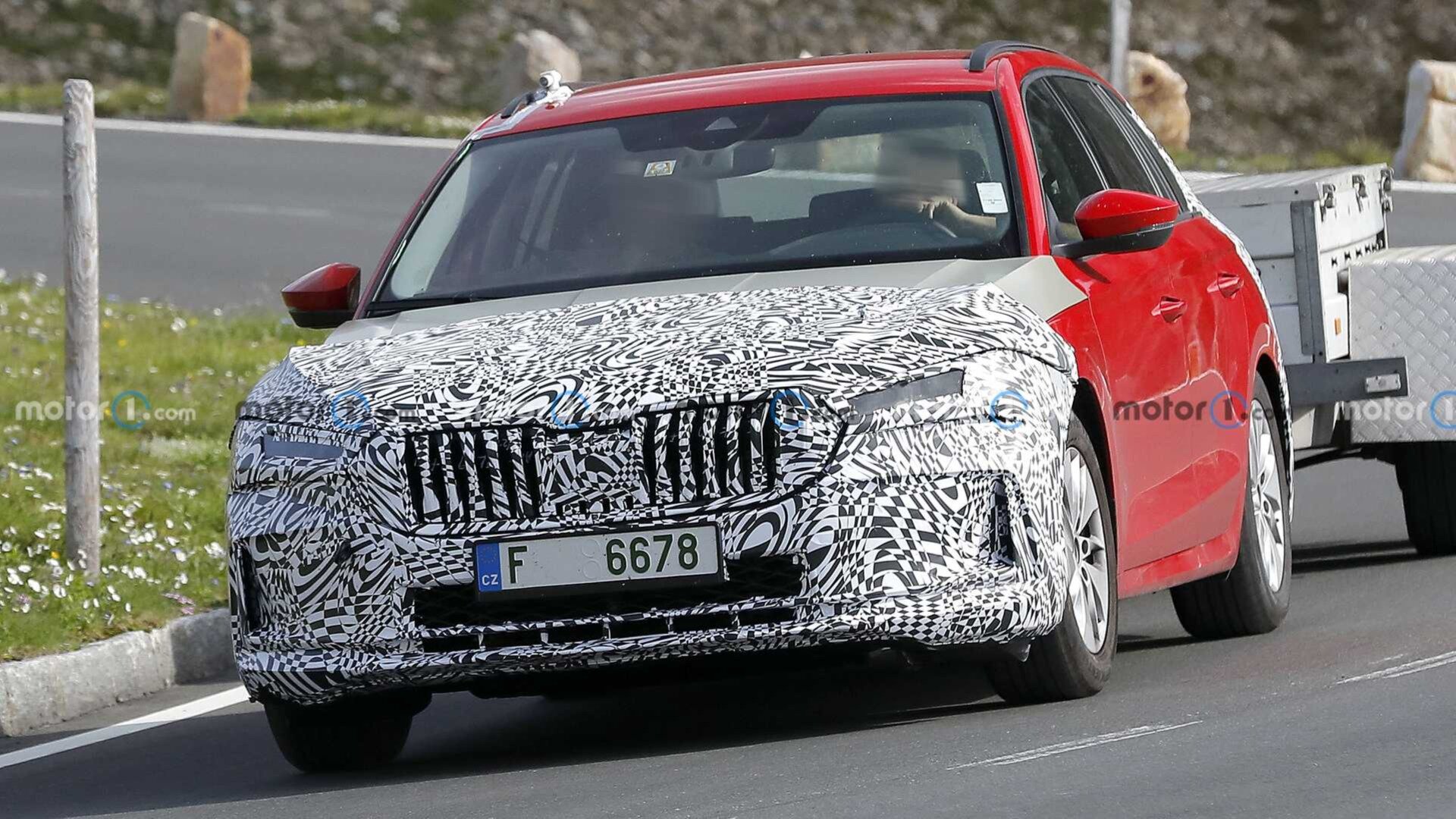 Обновлённые лифтбек и универсал Skoda Octavia вышли на тесты