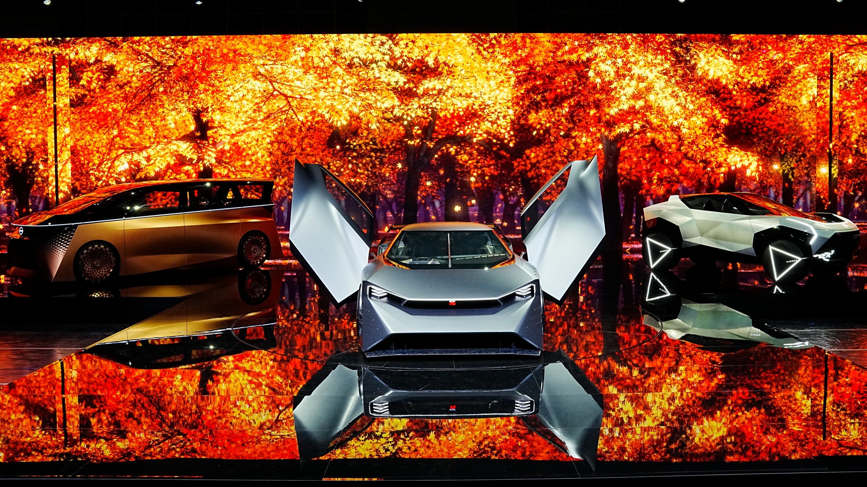 Электрический Крузак, новый GT-R и передвижная гостиная: главные премьеры Japan Mobility Show