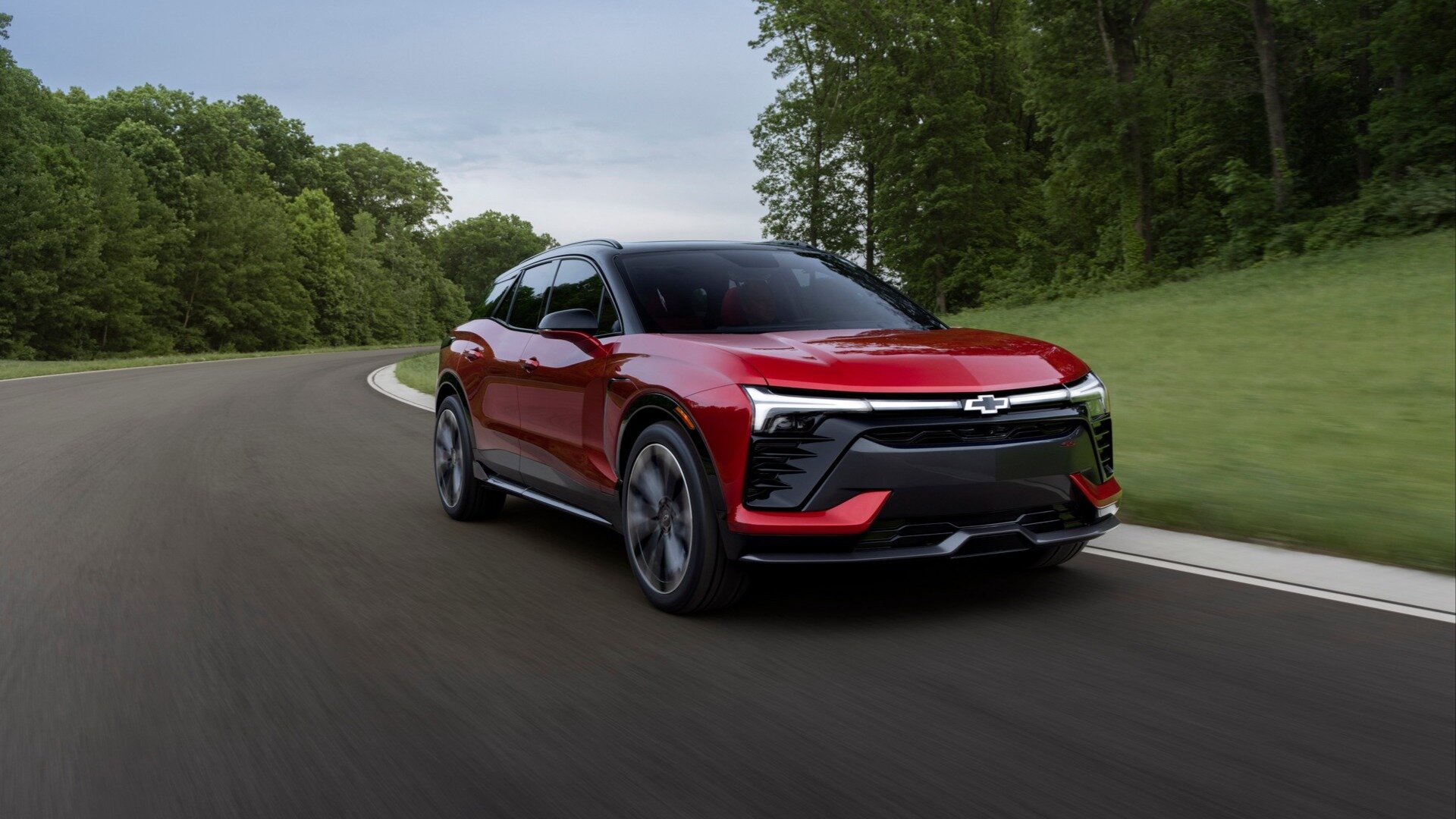Продажи электрокроссоверов Chevrolet Blazer остановили через несколько недель после запуска