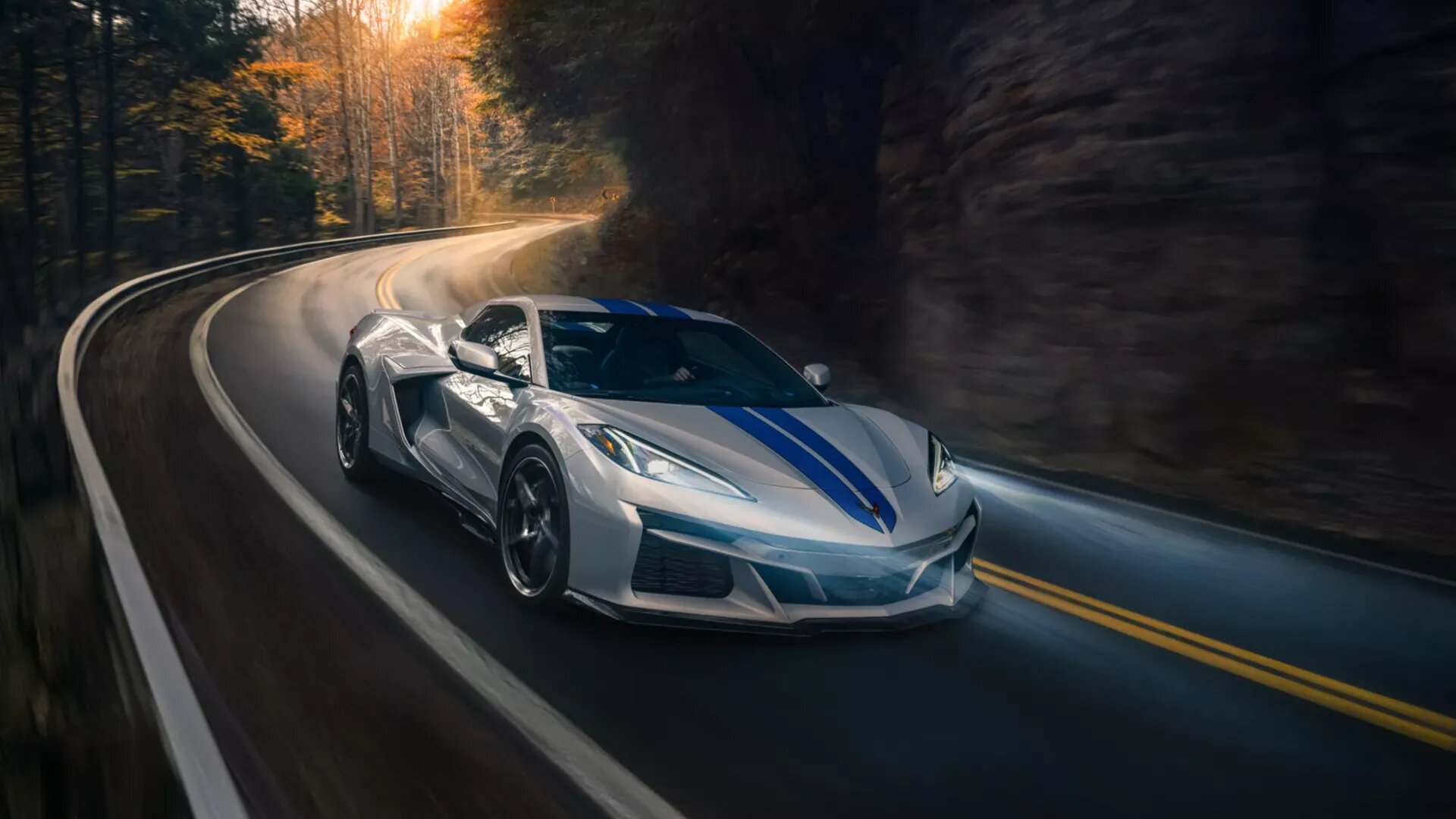 Представлен гибридный Chevrolet Corvette E-Ray: полный привод, больше 650 сил и 2,5 секунды до 96 км/ч