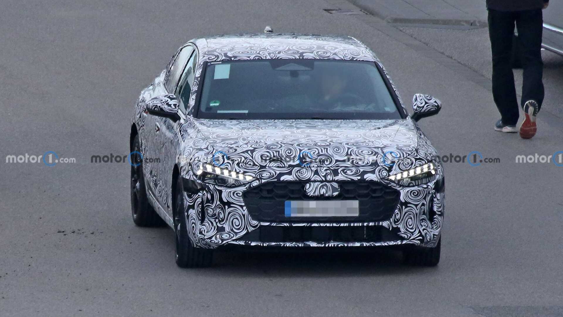 Прототип нового лифтбека Audi A5 попал на фото