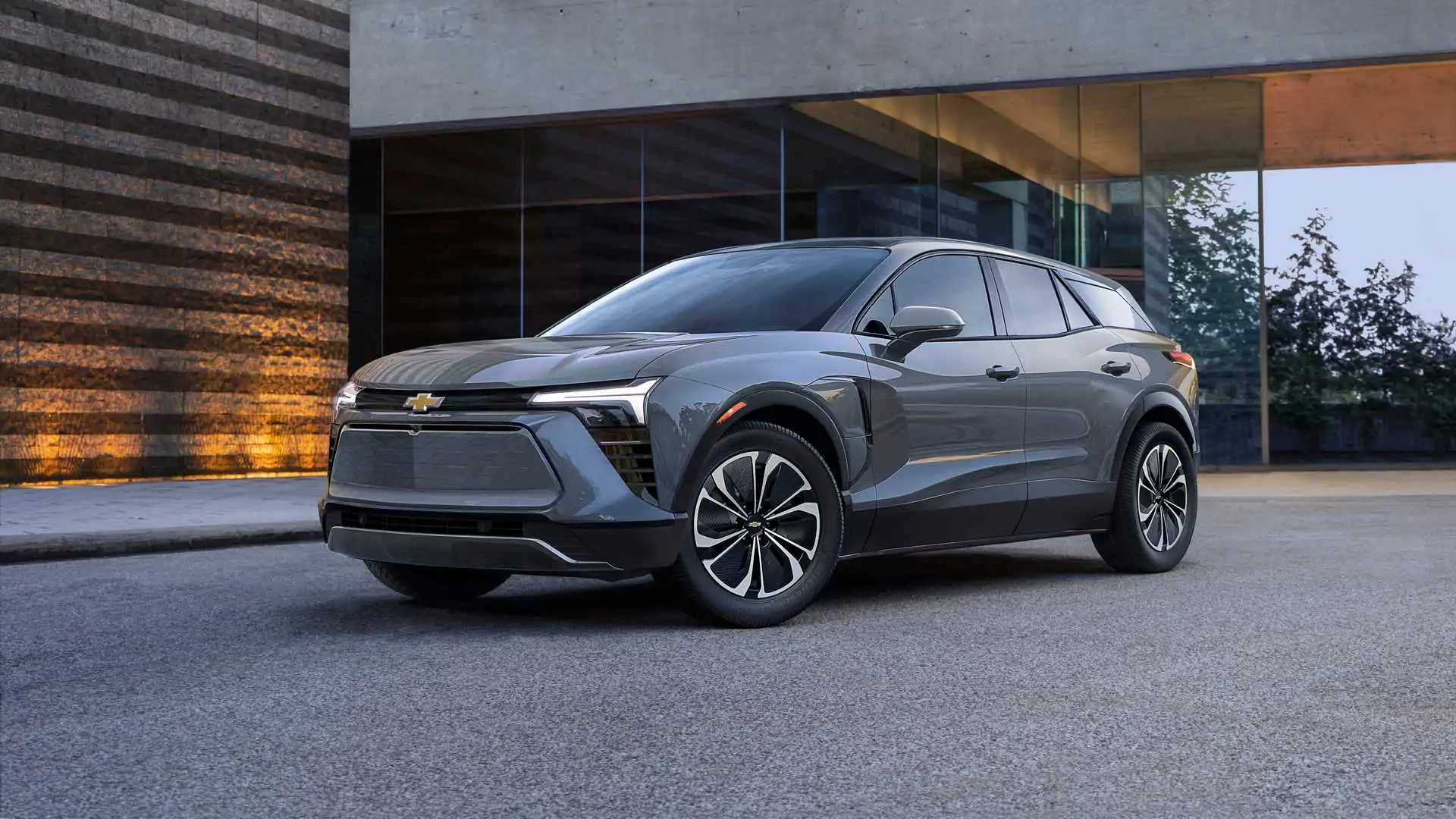 Chevrolet раскрыл характеристики новых полноприводных версий электрокроссовера Blazer EV