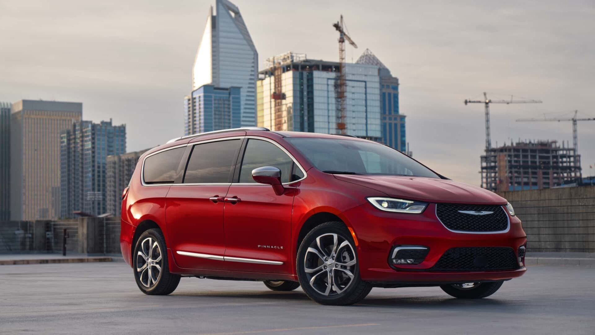 Chrysler готовит масштабное обновление минивэна Pacifica