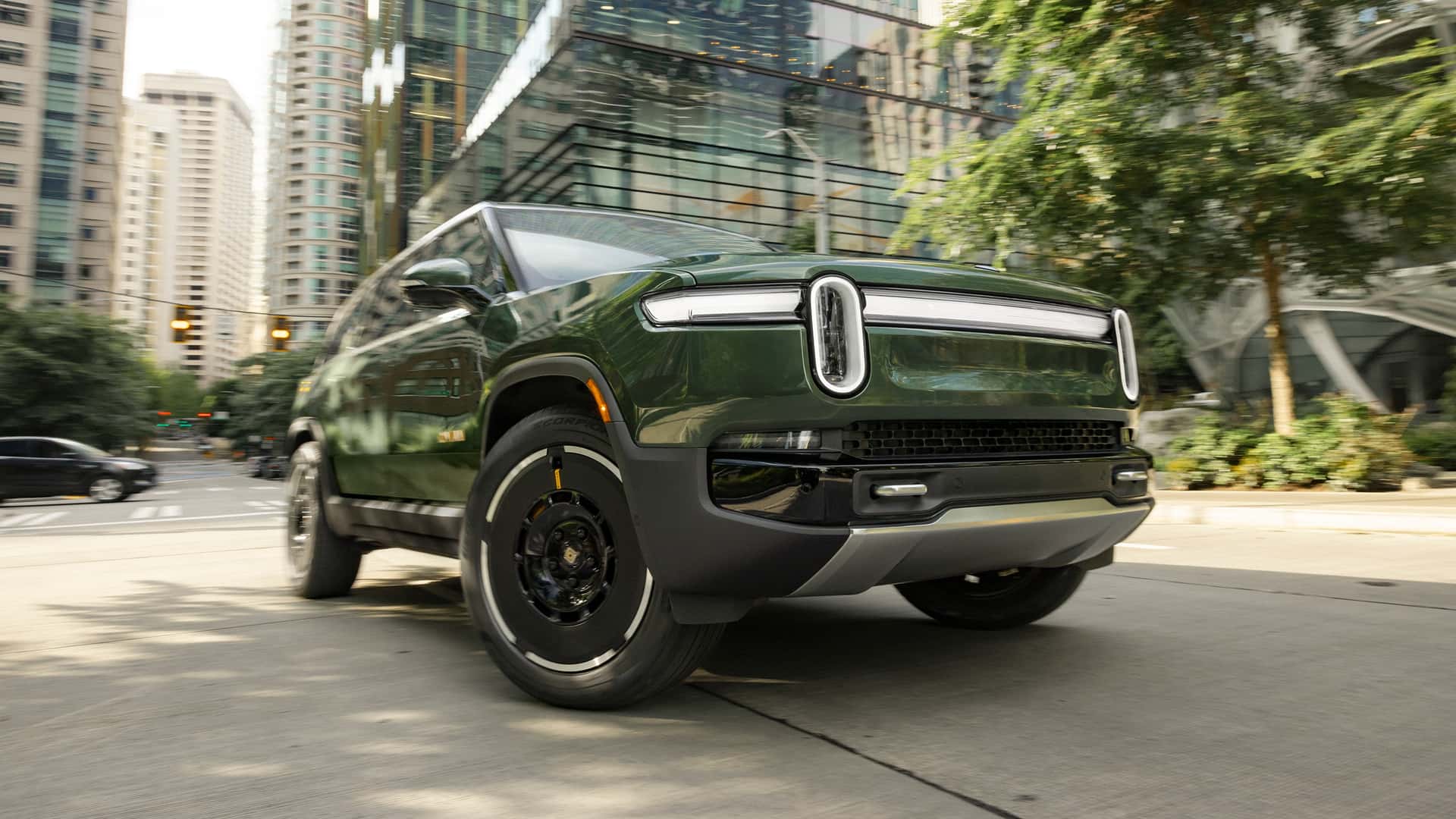 Представлены новые Rivian R1T и R1S: динамика суперкара и сверхмощная электроника