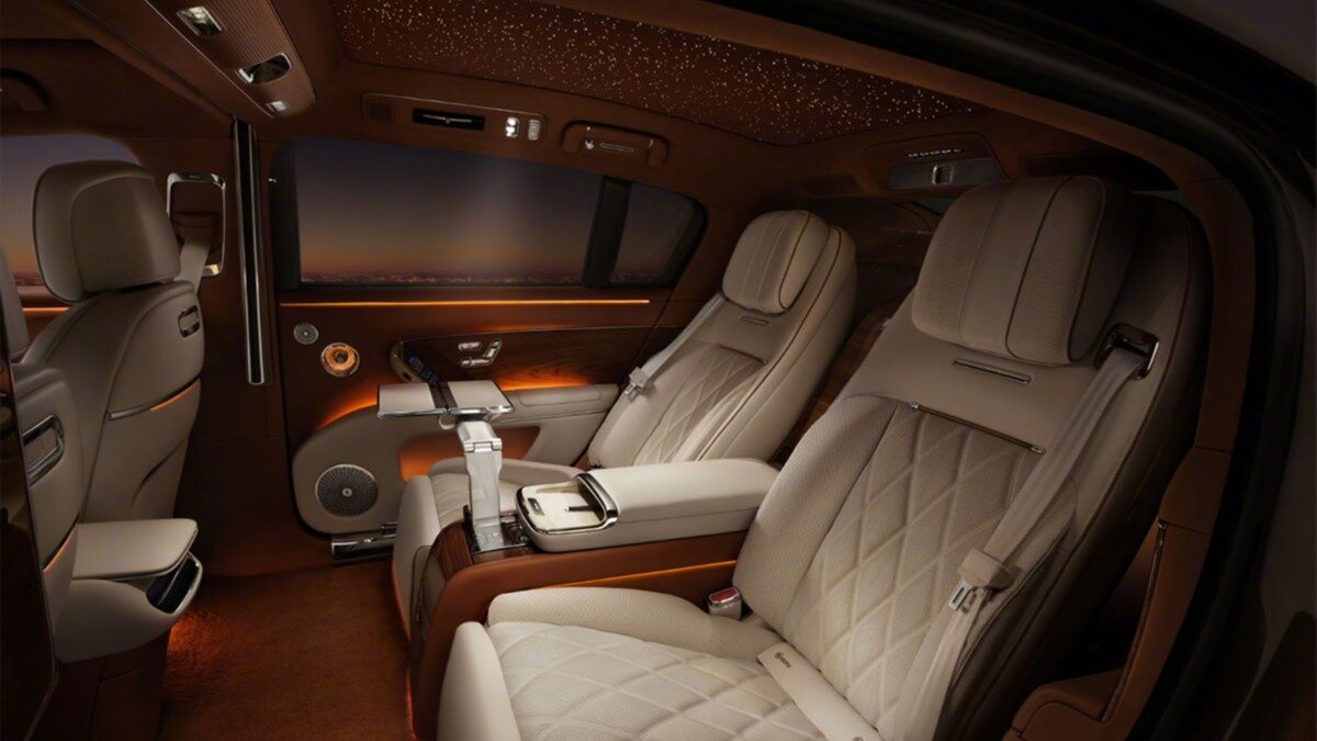 Интерьер китайского «убийцы» Mercedes-Maybach от Huawei и JAC получил наполовину звёздный потолок