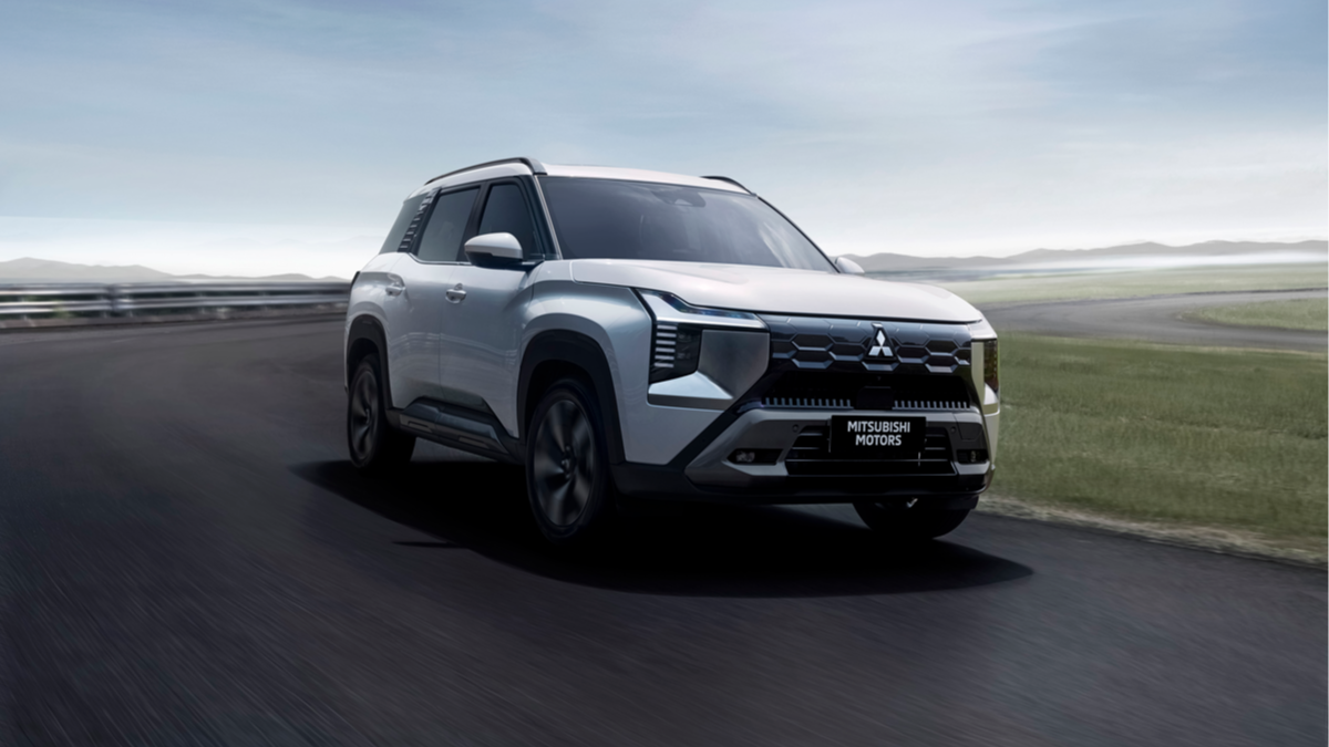 Компания Mitsubishi представила семиместный кроссовер Destinator