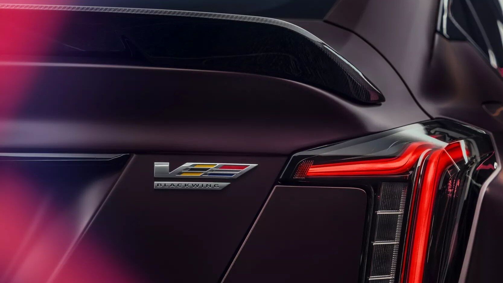 У экстремального Cadillac CT5-V Blackwing появилось роскошное исполнение Curated 