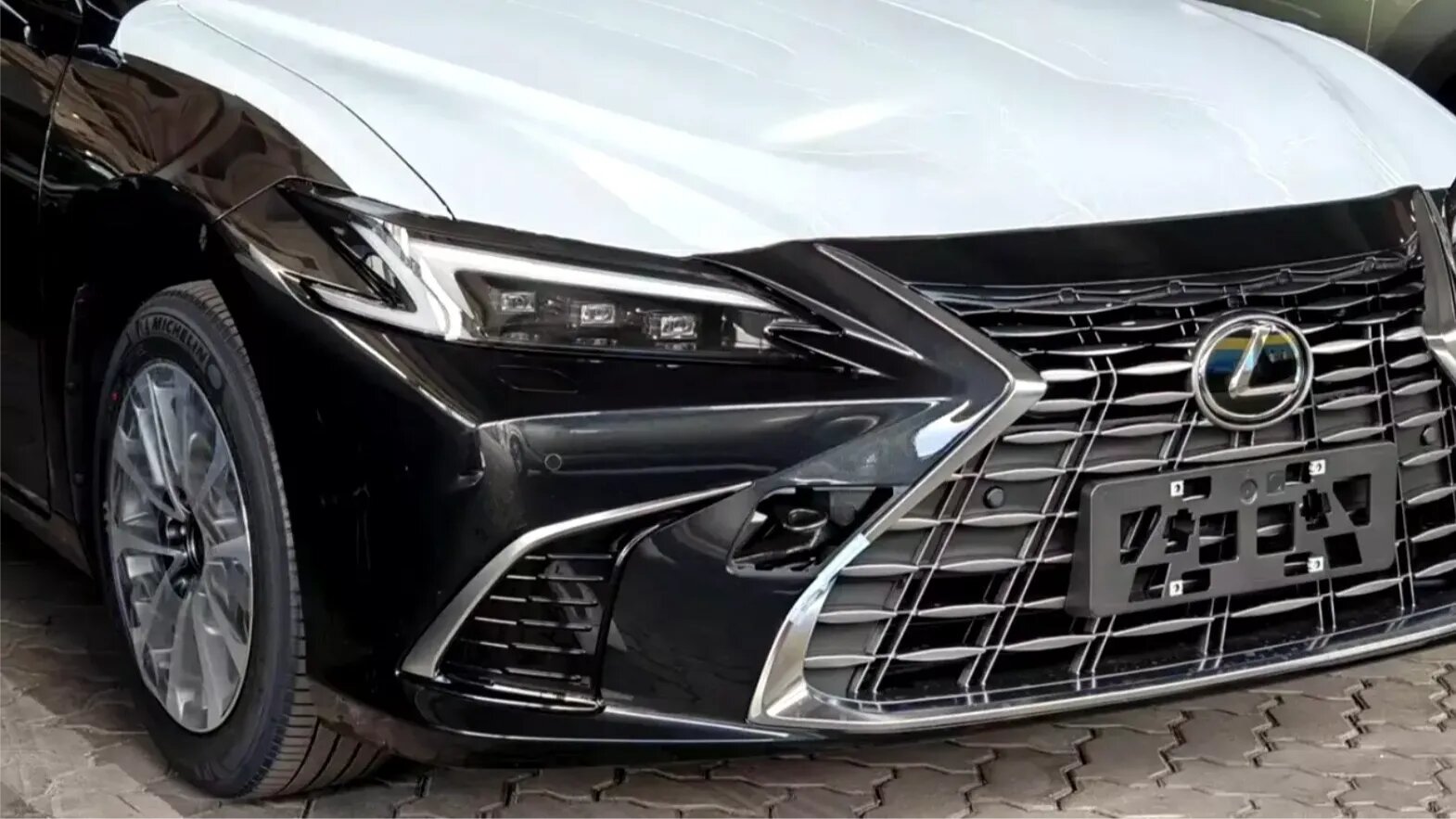 Обновлённый Lexus ES рассекретили в Китае
