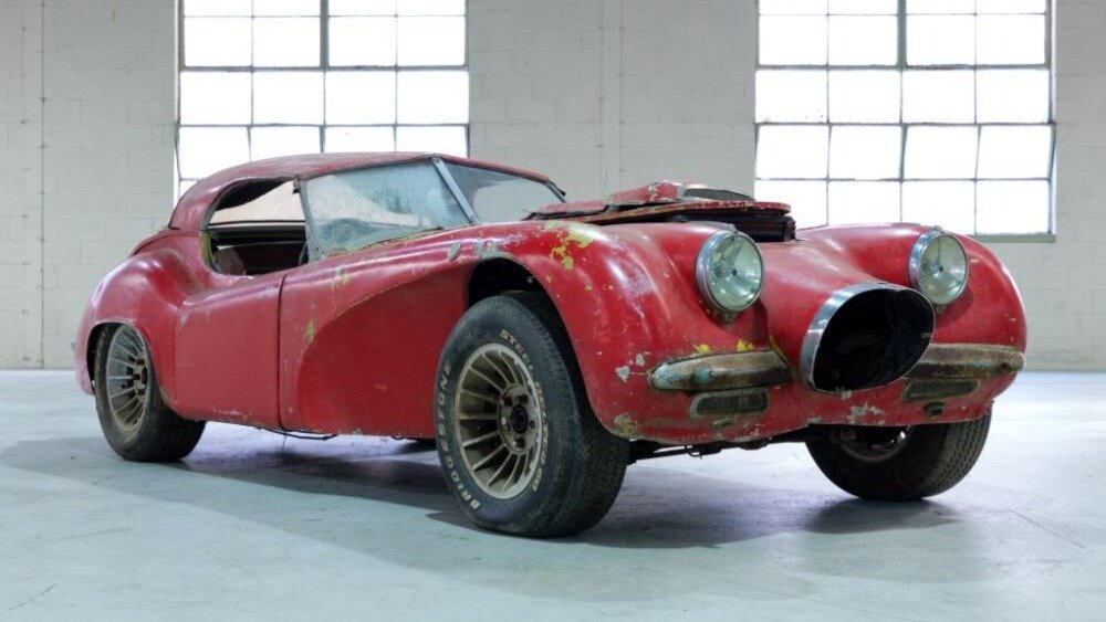 Уникальный 75-летний родстер Jaguar XK120 продали всего за 2 миллиона рублей