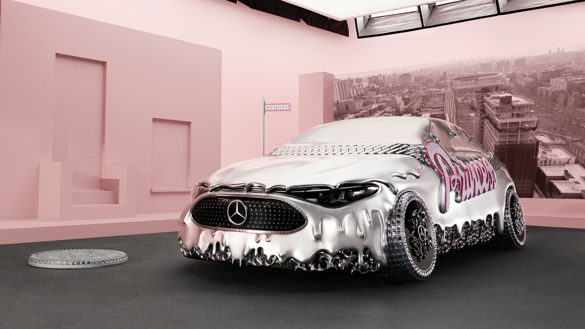 Новый Mercedes-Benz CLA стал арт-объектом от звезды рэпа