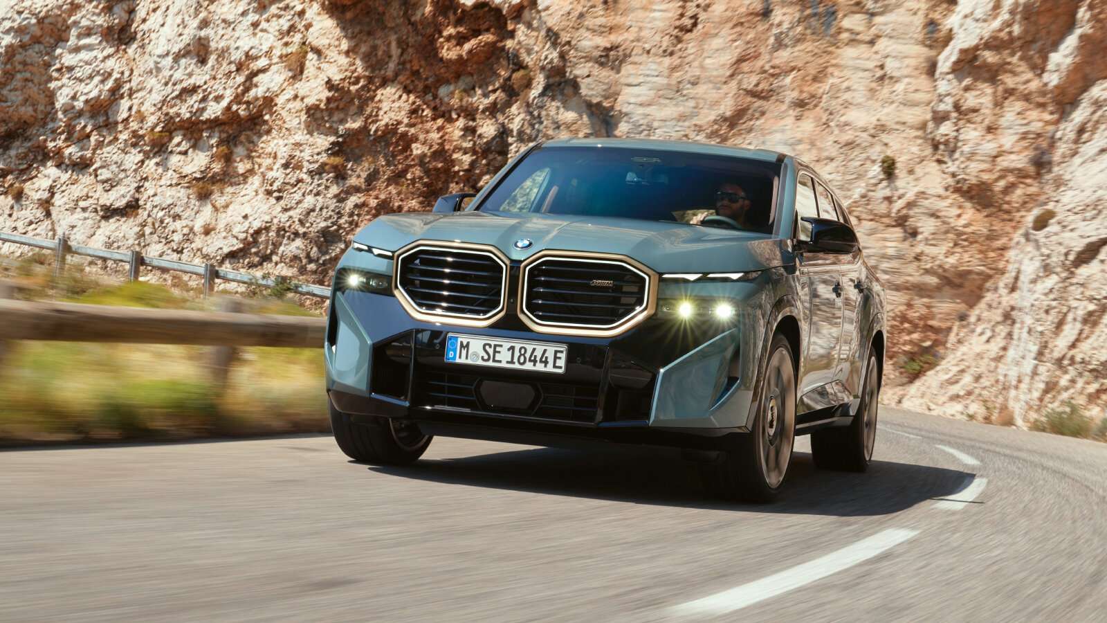 С кем будет конкурировать самый мощный и самый странный кроссовер BMW — XM