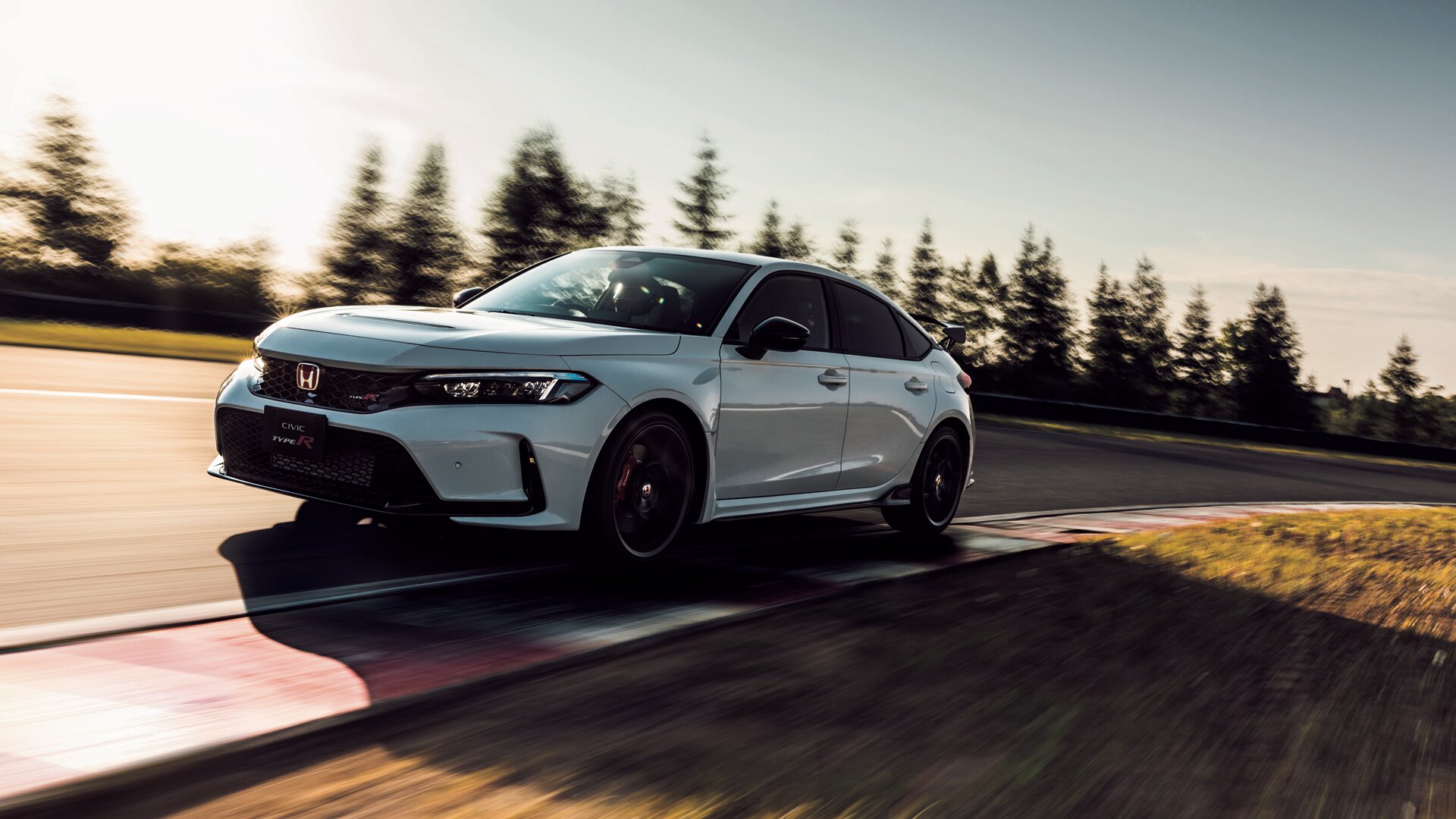 В Японии начались продажи нового Honda Civic Type R: известна цена