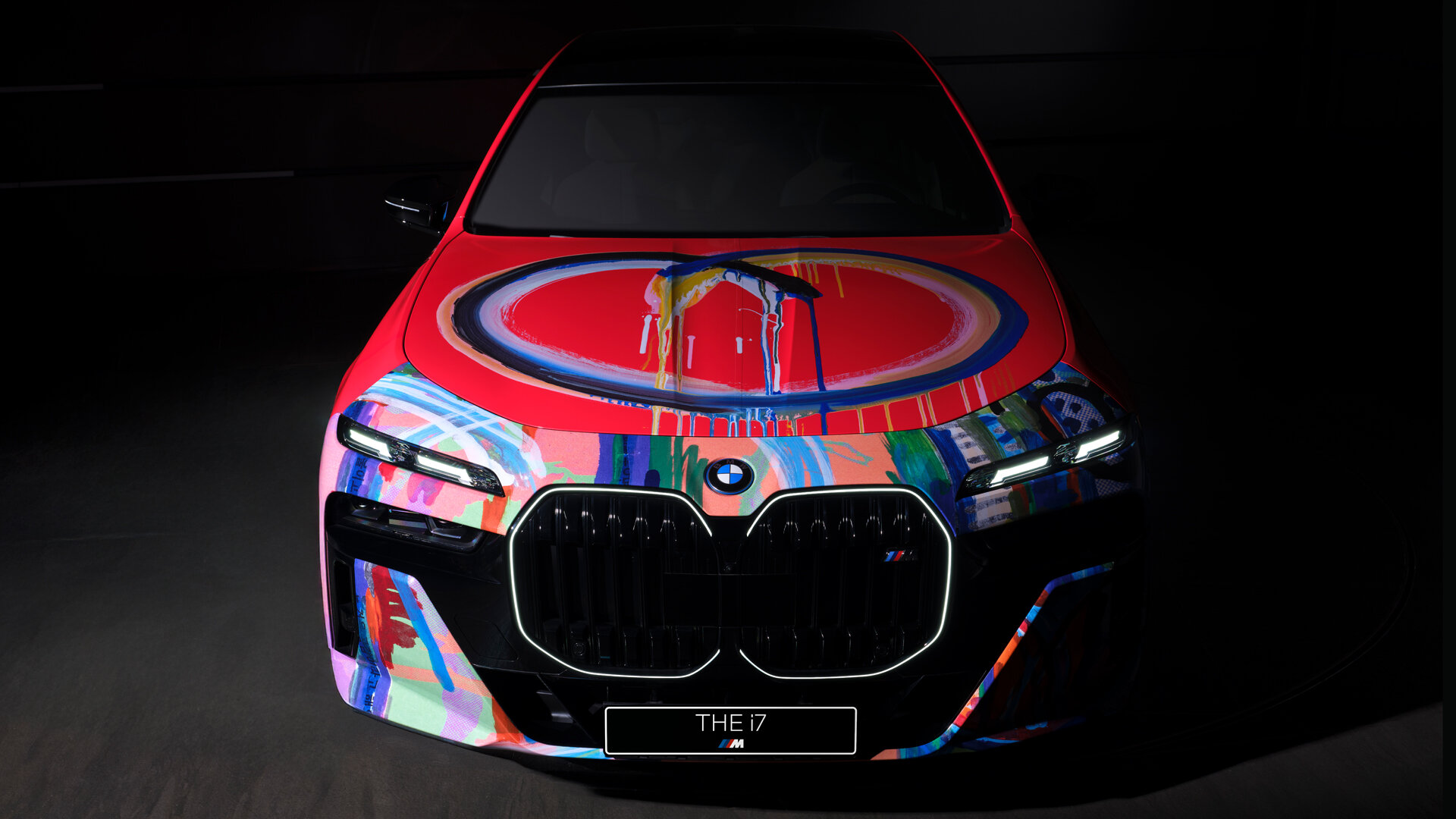 BMW 7 серии на батарейках превратился в арт-кар от корейского художника