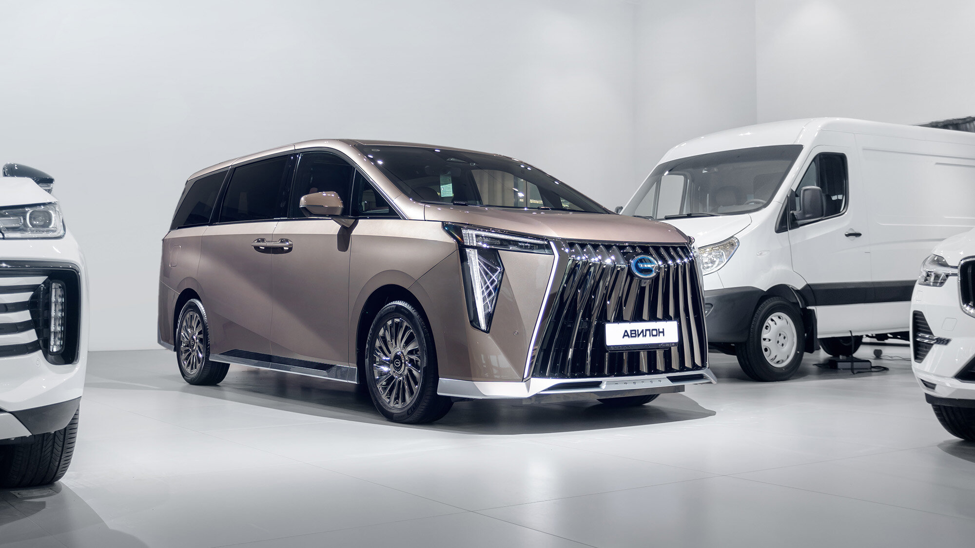 Первый обзор шикарного минивэна GAC Trumpchi M8: за что хотят 9 миллионов рублей