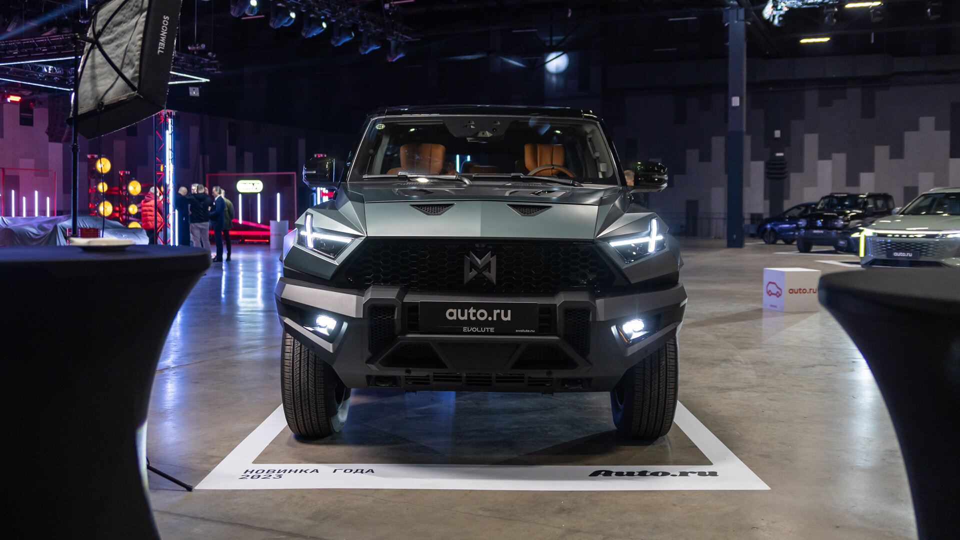 Автоблогеры и эксперты выбрали «Новинку года – 2023» от Авто.ру, но их оказалось две