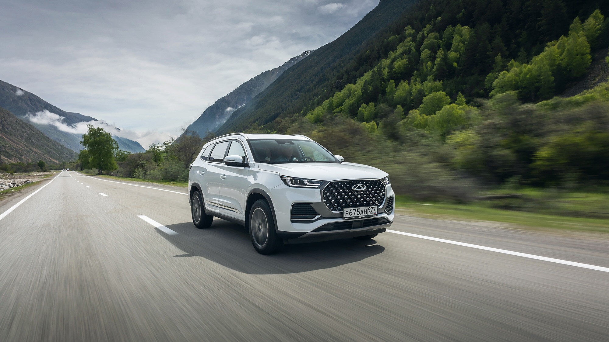 Первый тест Chery Tiggo 8 Pro e+ с тремя моторами, который может ездить без бензина