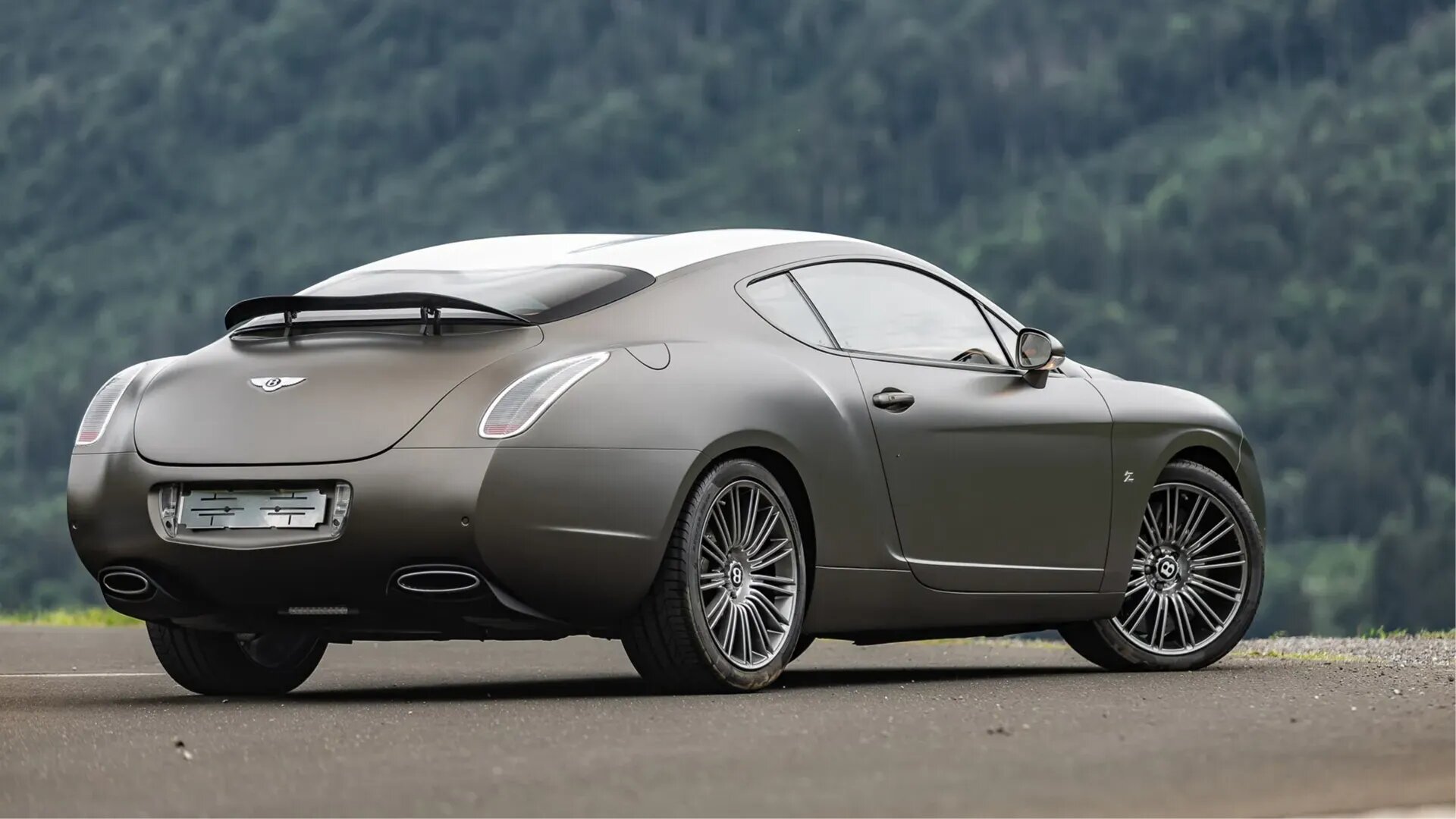 Один из девяти созданных Bentley Continental GT с кузовом от Zagato пустят с молотка