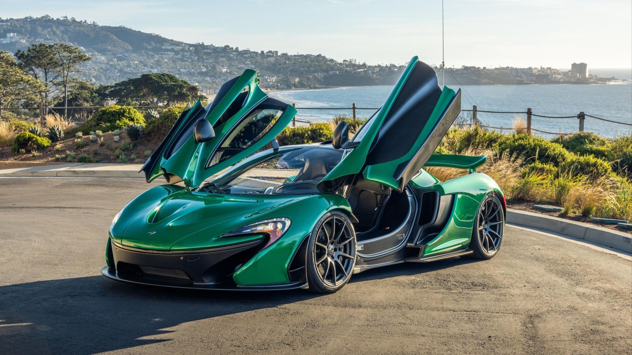 Покупателя подержанного суперкара McLaren P1 попросят доплатить за новую батарею