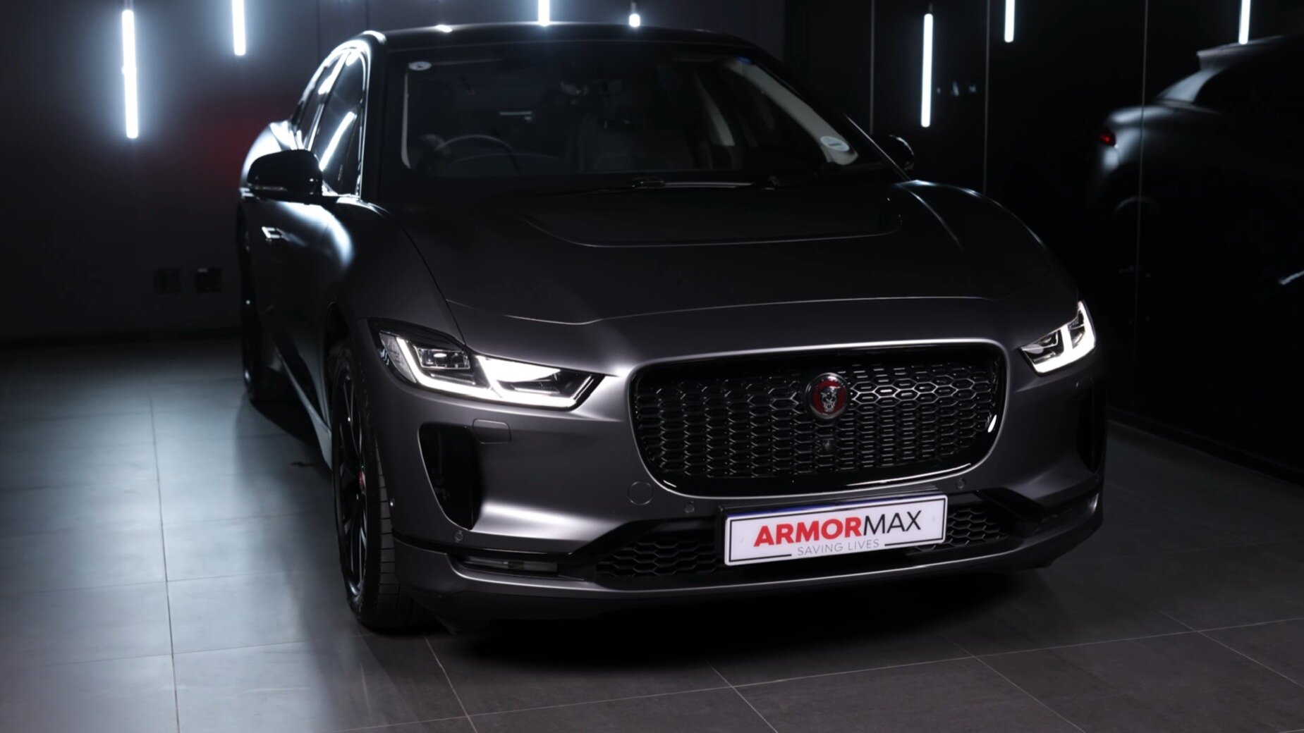 В Южной Африке построили бронированный электрокар Jaguar I-Pace