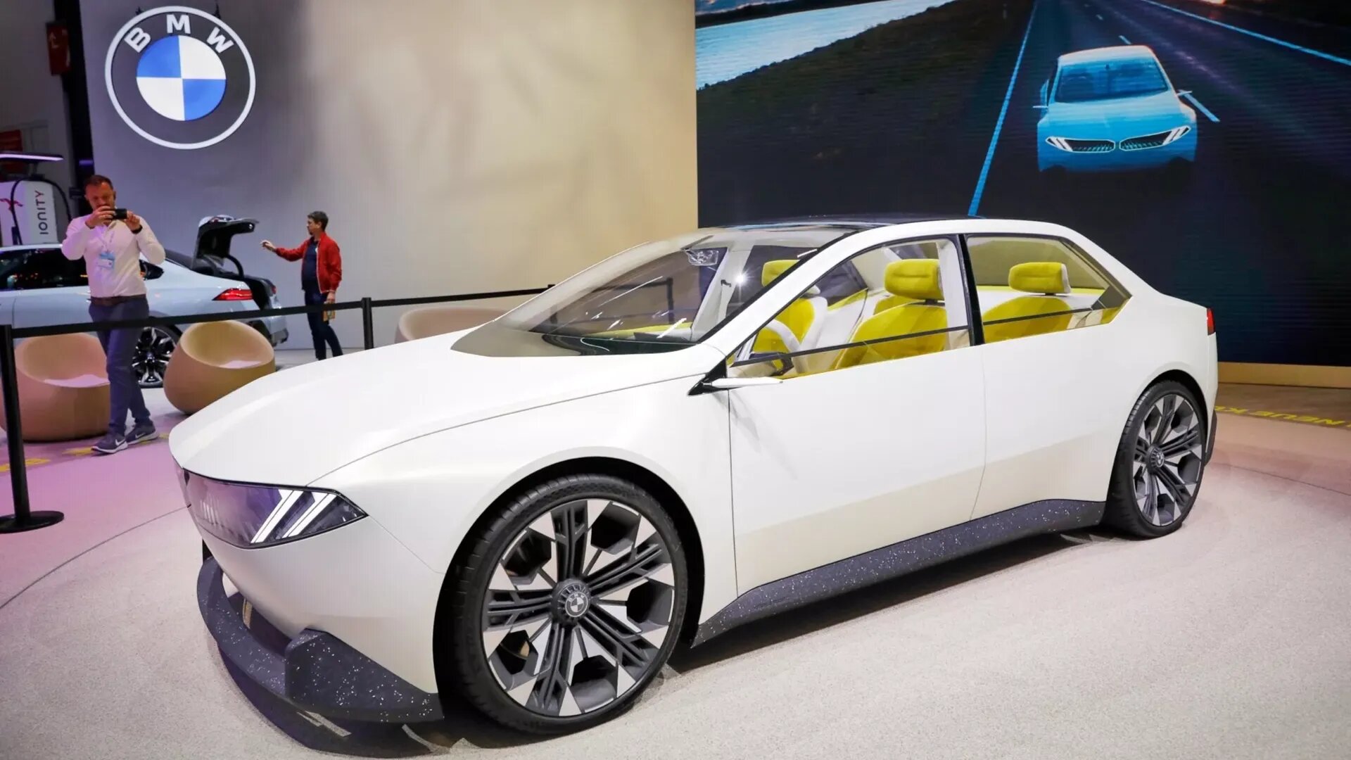 Компания BMW показала своё будущее на концепте Vision Neue Klasse