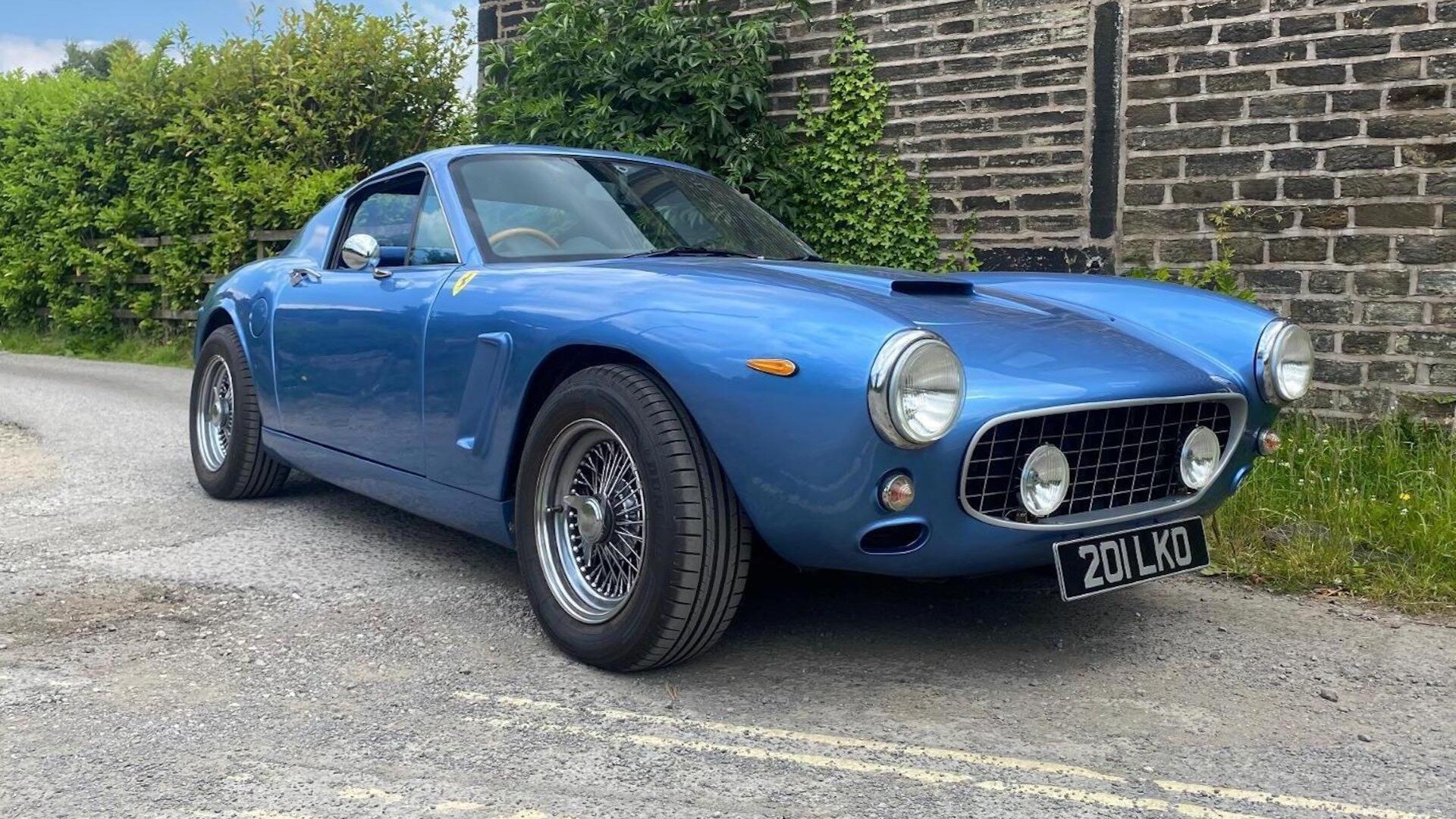 Обычный BMW Z3 превратили в Ferrari 250 GT и выставили на продажу