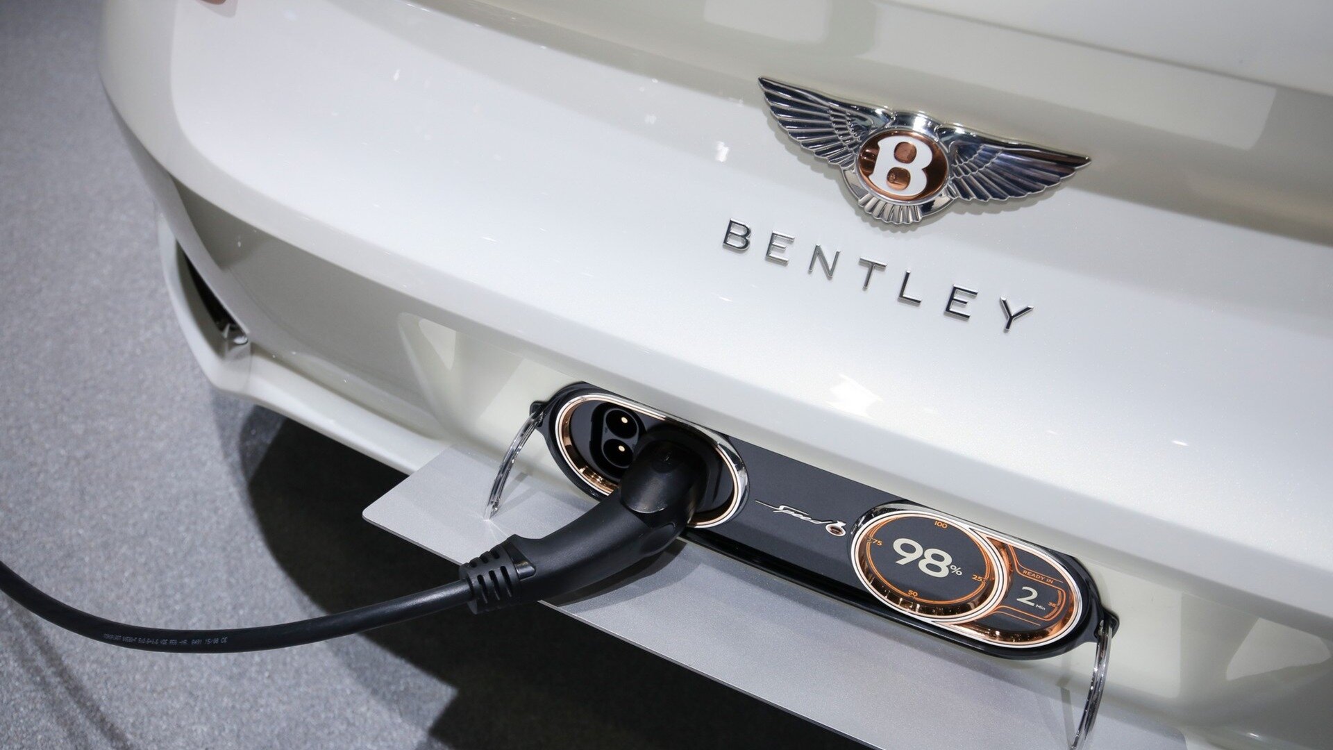 Первый электрокар Bentley будет стоить примерно 337 тысяч долларов