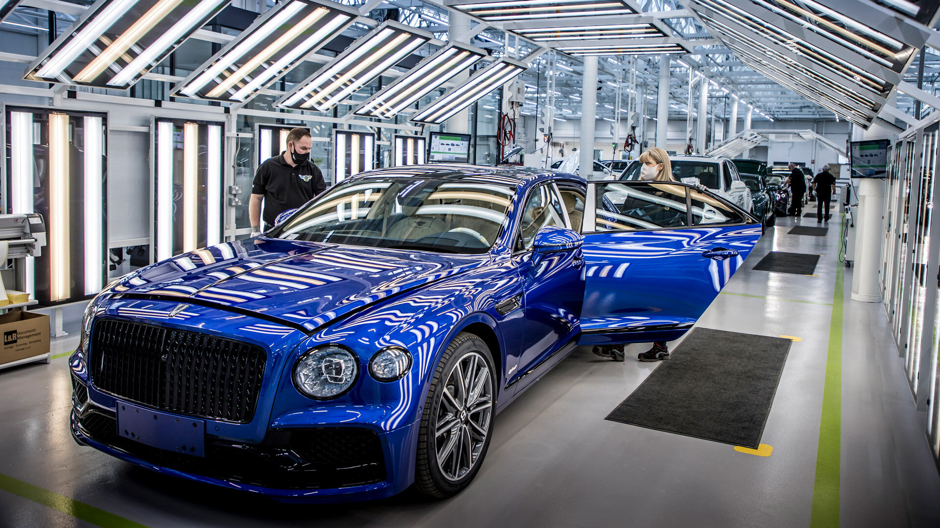 Bentley выпустит пять электрокаров до 2030 года — первый выйдет уже в 2025 году